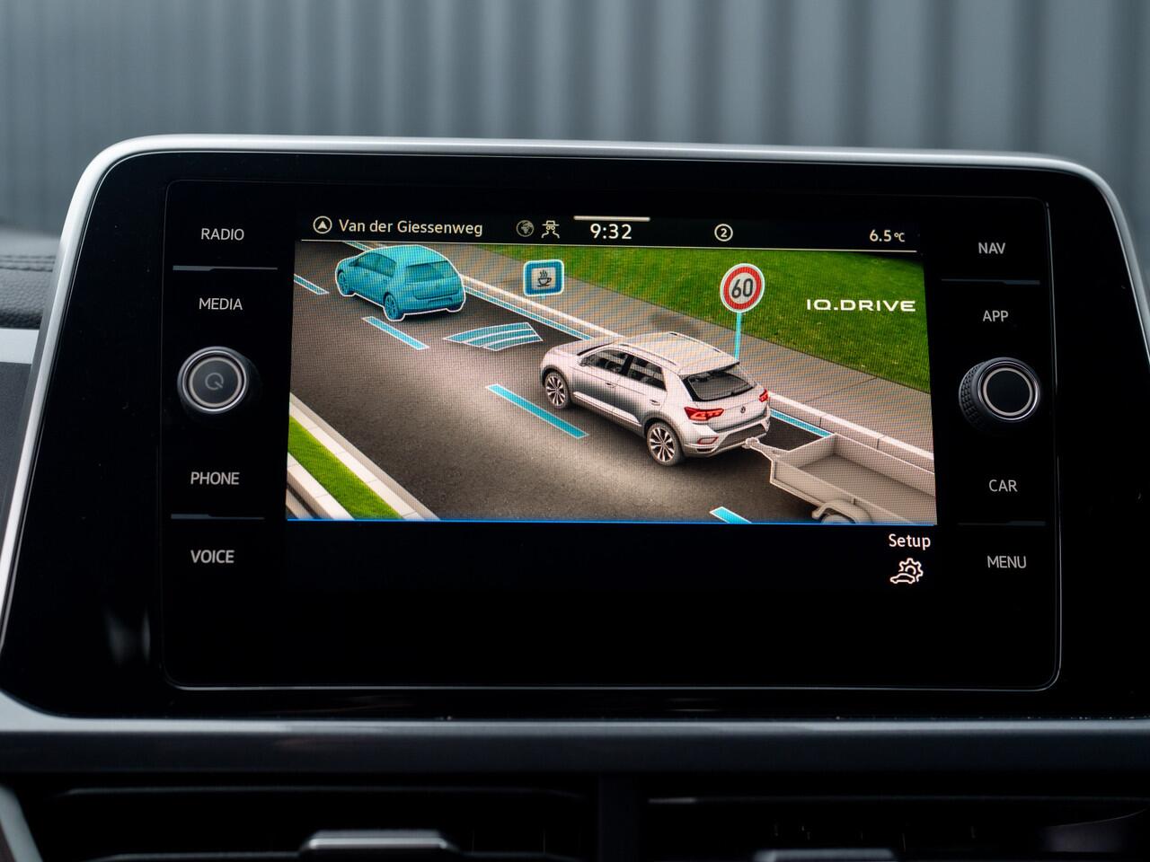 Volkswagen T-Roc 1.5 TSI Life Edition | IQ Light | Trekhaak afnb. | Navi | Stoelverw. | Prijs Rijklaar!!