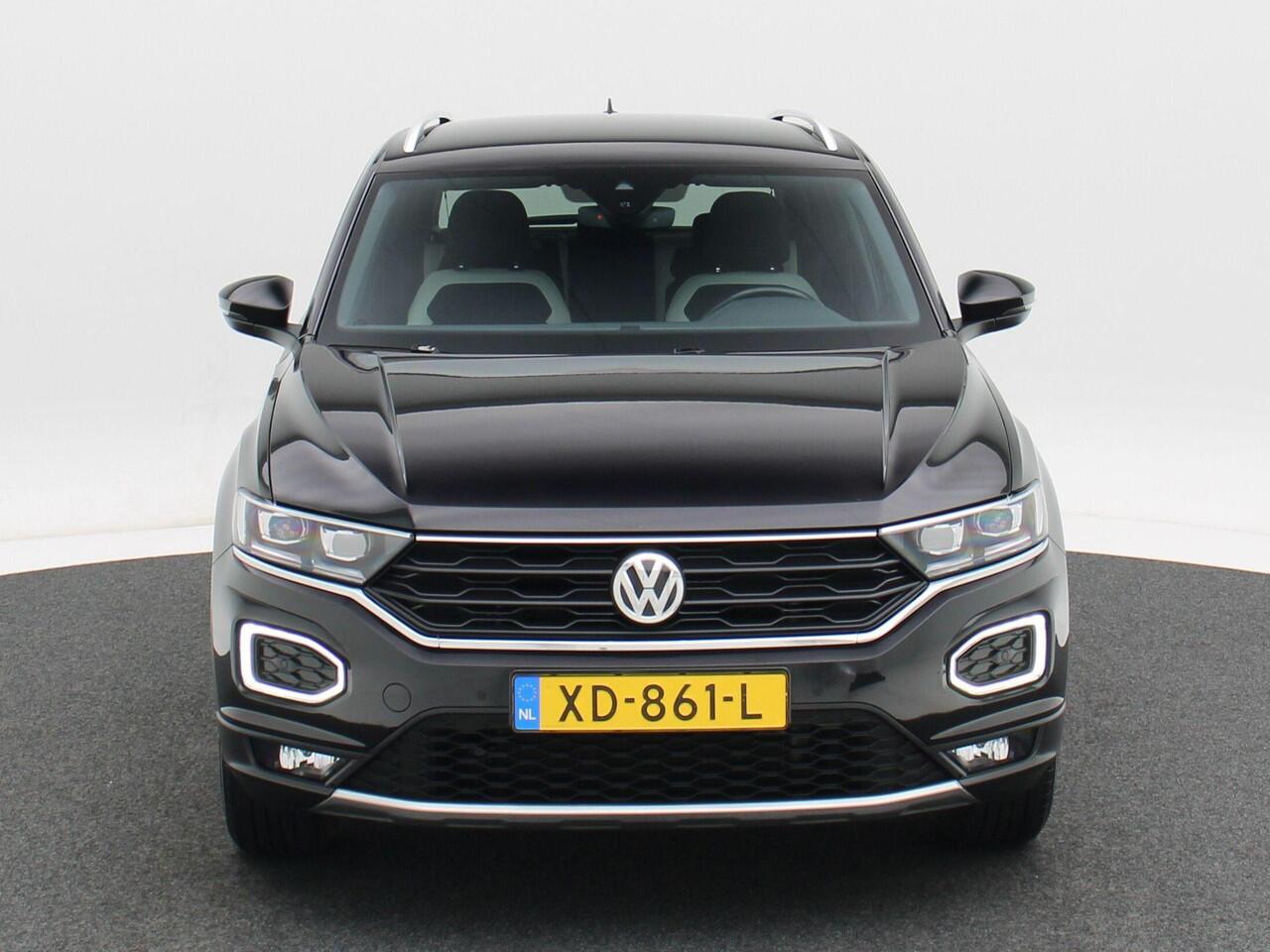 Volkswagen T-Roc 1.0 TSi 115 Pk Sport | Adaptive Cruise | Carplay | Navigatiesysteem | LED | Privacy Glass | Sensoren | Climate Control | 17 Inch