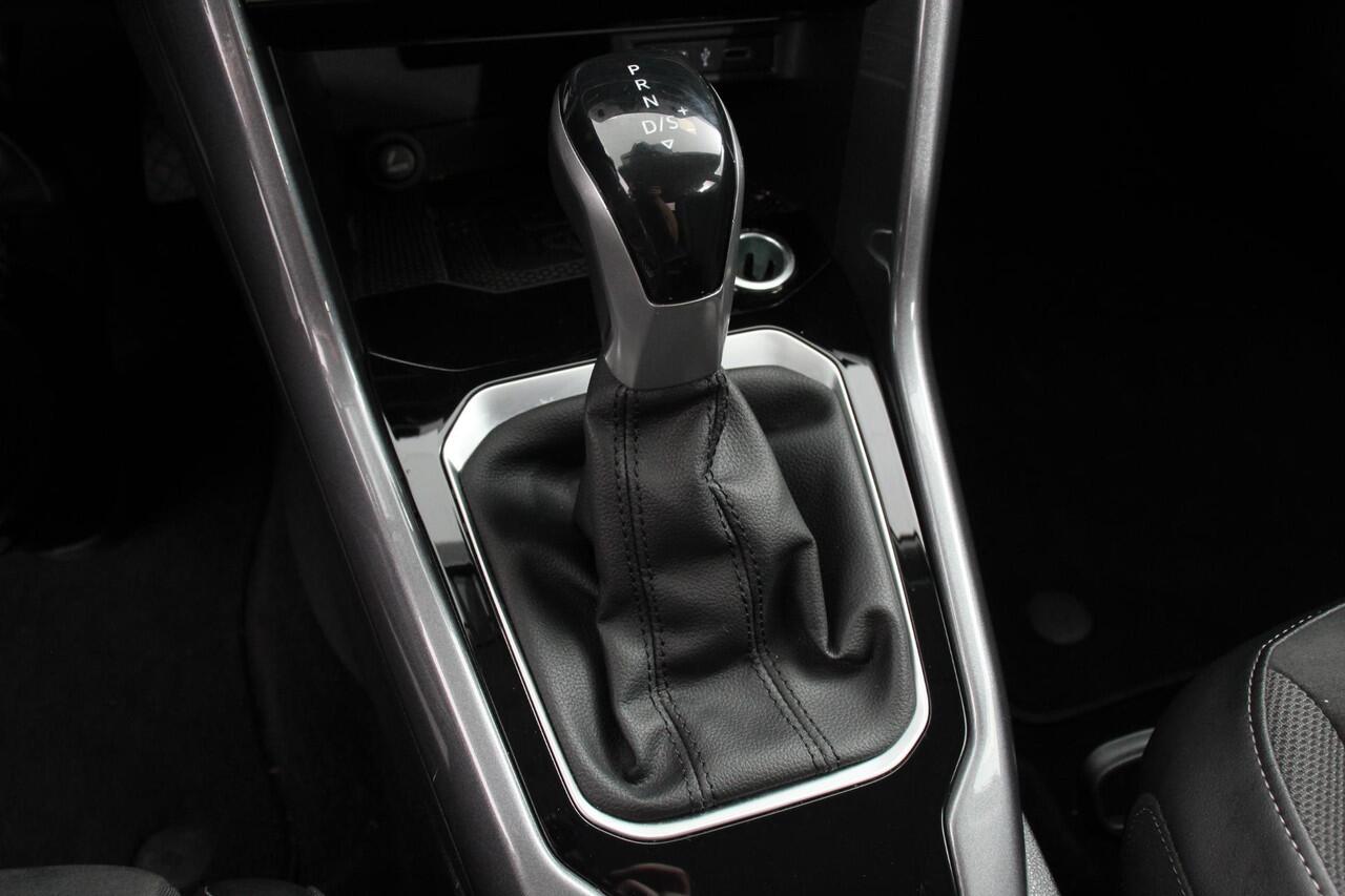 Volkswagen T-Roc 1.5 TSI 150pk DSG Style Consignatie auto | Navigatie | Climate Control | Parkeer sensoren | Adaptive Cruise Control | Led | Dab