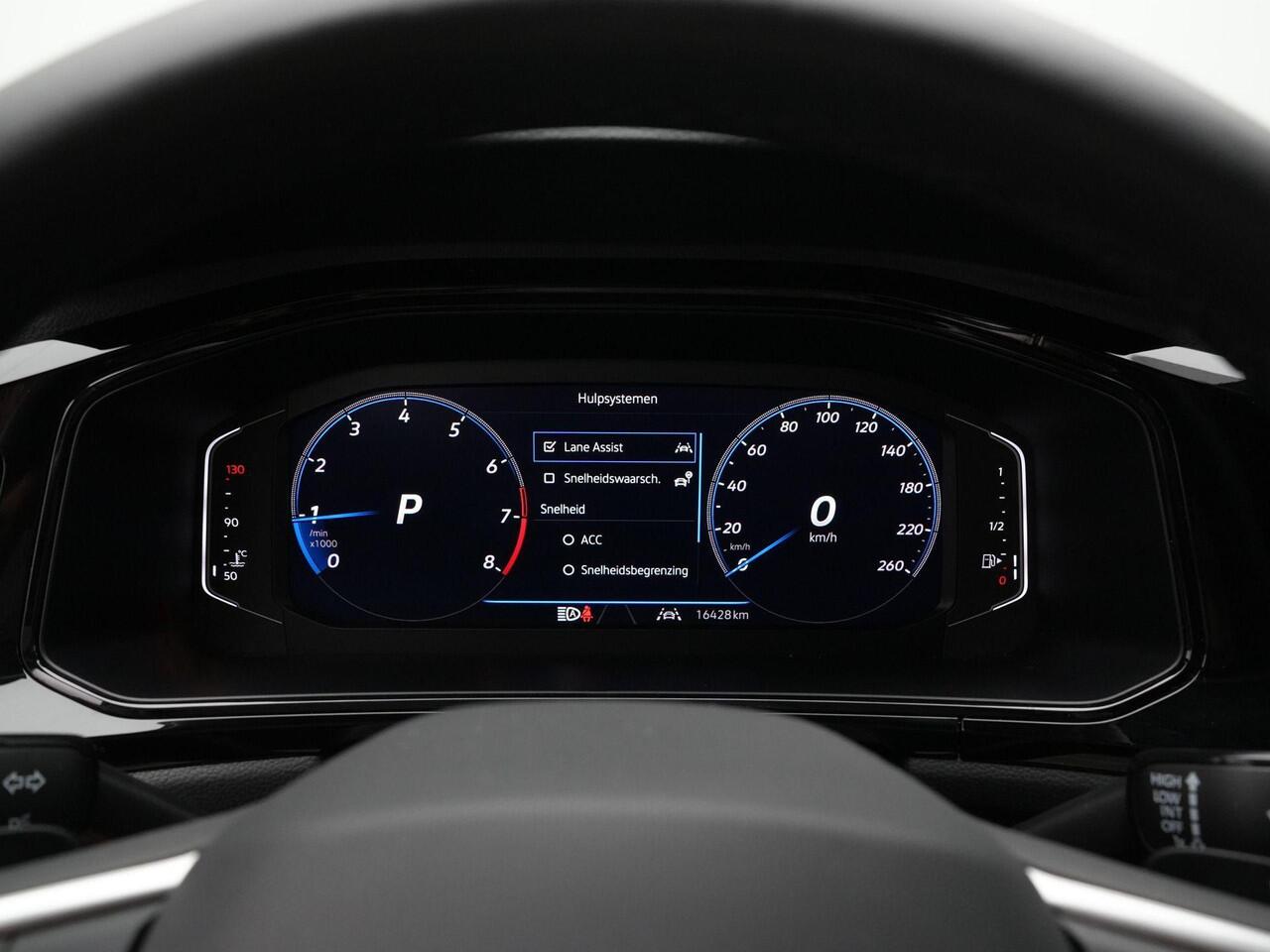 Volkswagen T-Roc 1.5 TSI 150 pk DSG R-Line Edition | Panoramadak | Achteruitrijcamera | Stoelverwarming | Sportonderstel