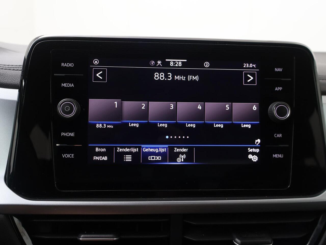 Volkswagen T-Roc 1.0 TSI Life | | 110 PK | Adaptive Cruise Control | Parkeersensoren | Apple CarPlay/ Android Auto