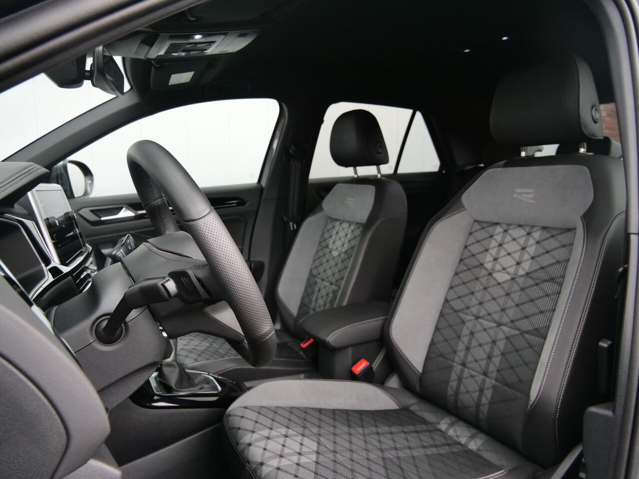 Volkswagen T-Roc 1.5 TSI 150pk R-Line Edition Automaat Apple Carplay / 18 inch / IQ Light / Stoelverwarming