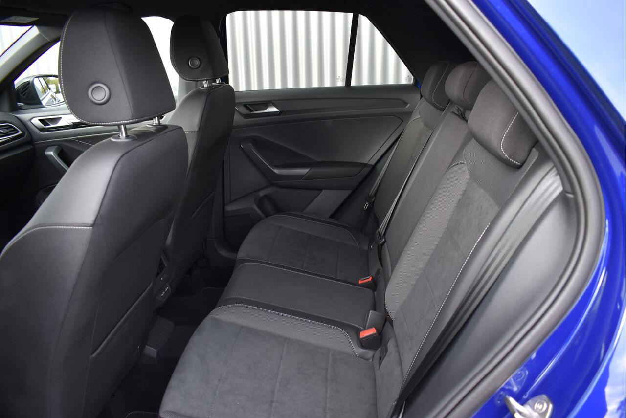 Volkswagen T-Roc 1.5 TSI R-Line Edition Virtual cockpit, Adaptive cruise, Camera, PDC, Stoelverwarming, Carplay