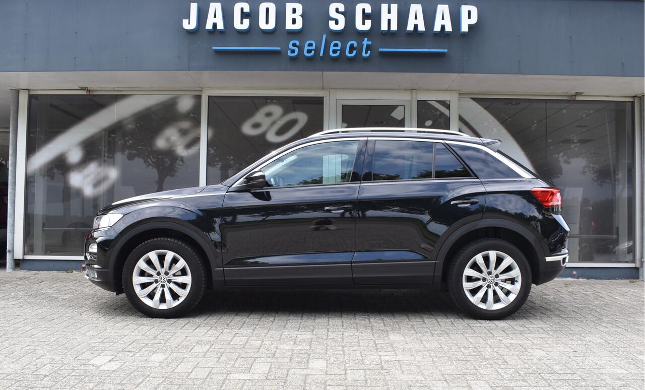 Volkswagen T-Roc 1.5 TSI Style Automaat Navigatie / Adap. Cruise / Trekhaak / PDC v+a / Camera / 17" LM