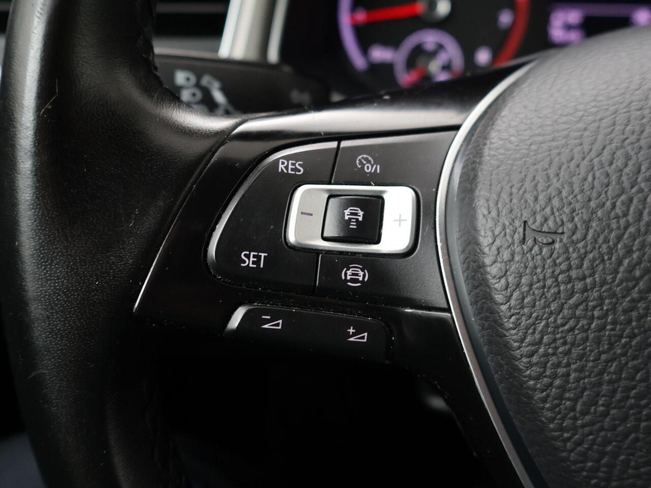 Volkswagen T-Roc 1.5 TSI Style Business | 150 PK | Automaat | Navigatie | Trekhaak | Parkeersensoren