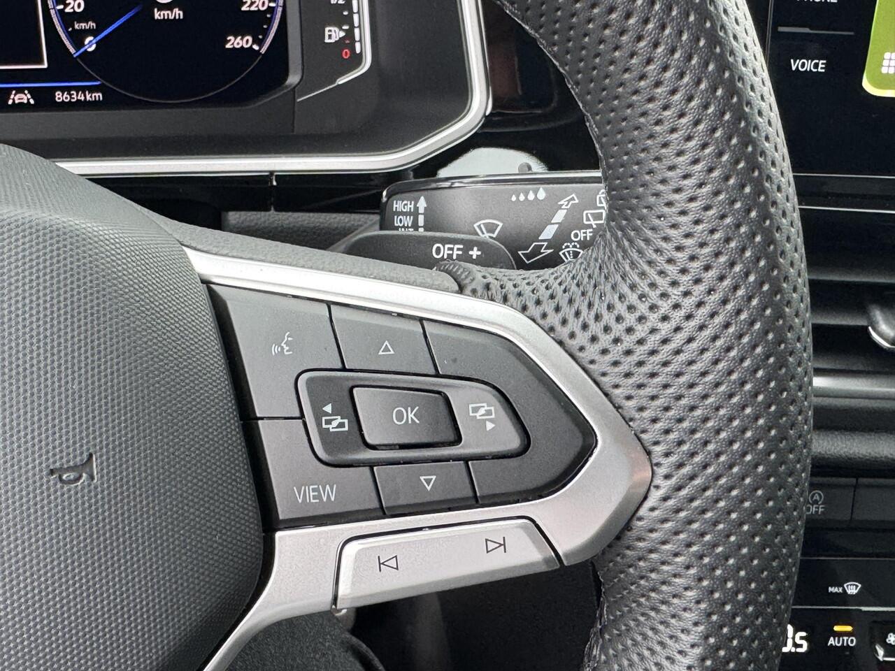 Volkswagen T-Roc 1.5 TSI R-Line AUTOMAAT | Camera | Stoelverw. | El.klep | Blindspot