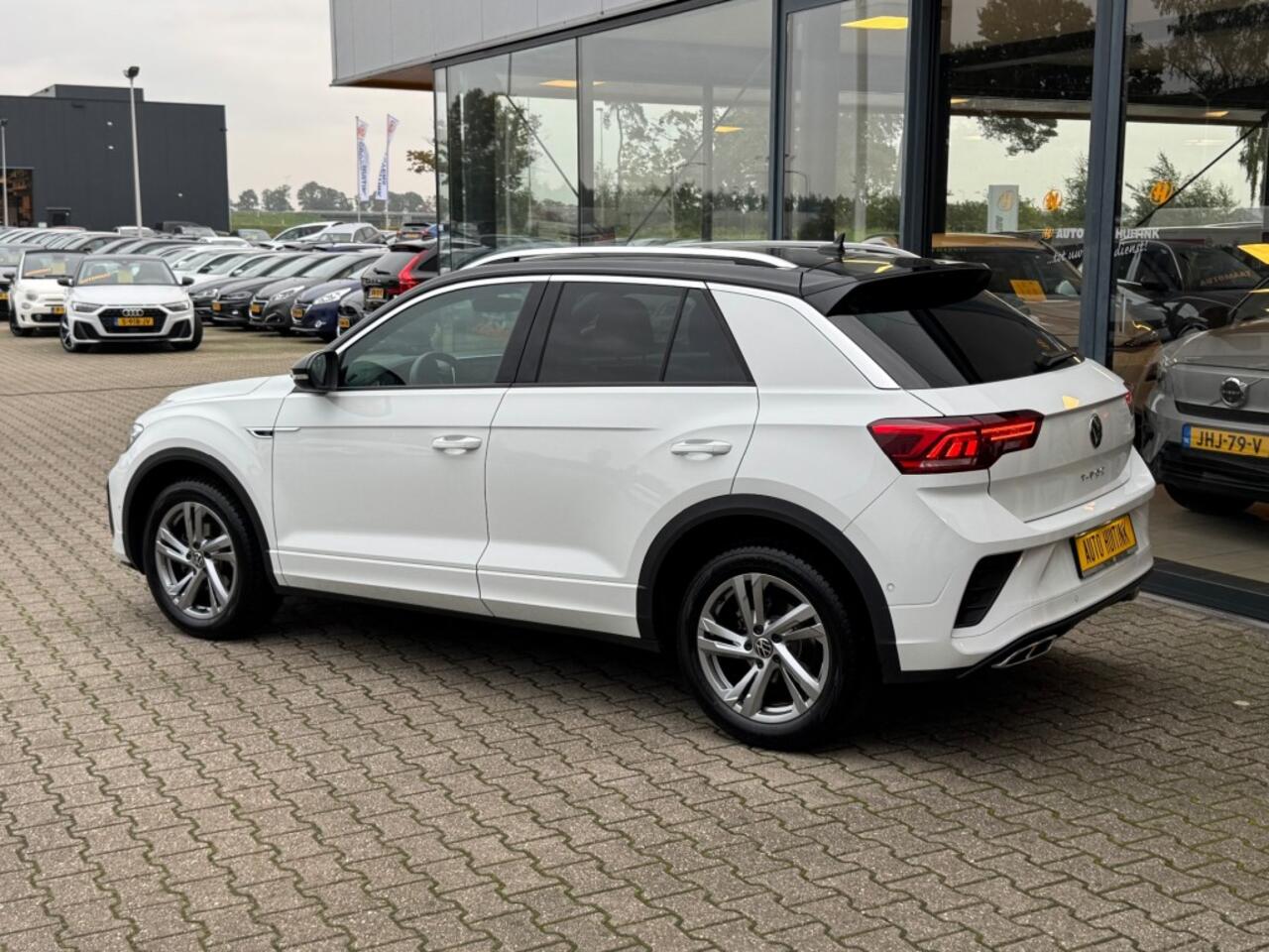 Volkswagen T-Roc 1.5 TSI 150 pk DSG R Line - Navi - camera - stoelverw - trekhaak