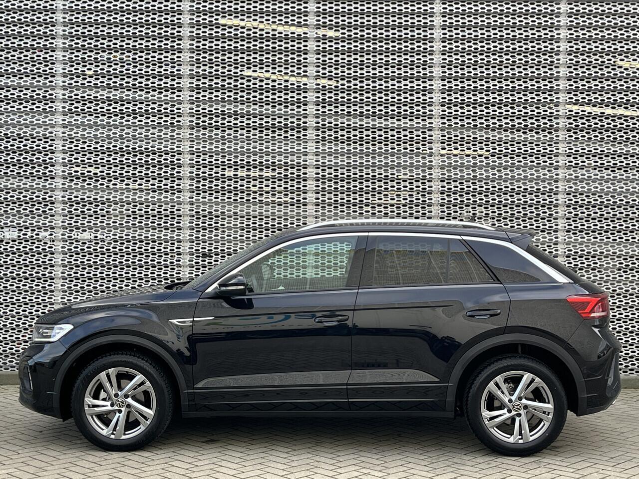 Volkswagen T-Roc 1.5 TSI 150PK R-Line / Achteruitrijcamera / Elektrische Stoelen + Massage functie / Digitale Cockpit / Draadloos Carplay en Android auto / 17"LMV / Trekhaak