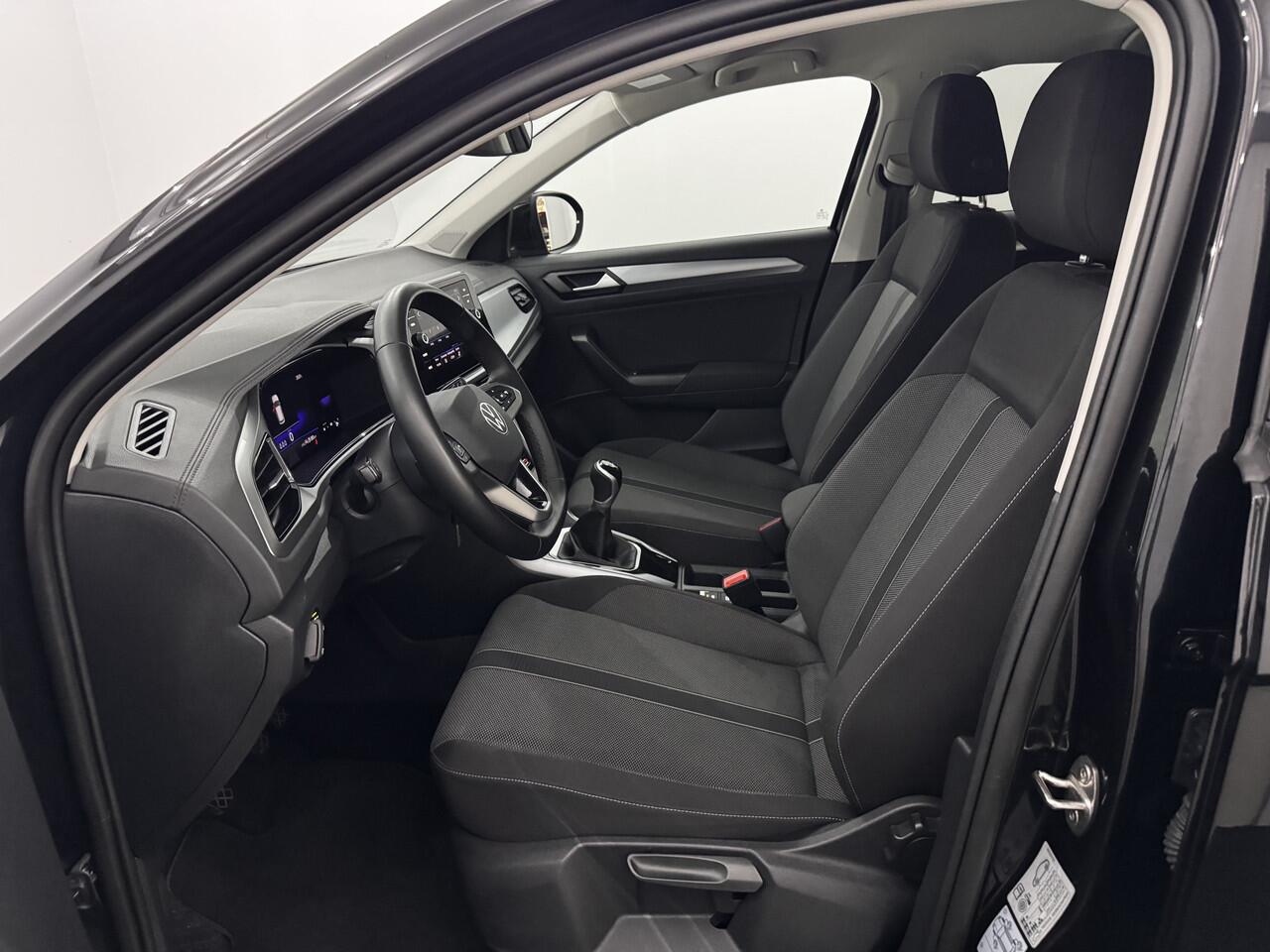 Volkswagen T-Roc 1.0 TSI Life Clima, Apple carplay, Parkeersensoren, Virtual desk, Winterpakket, Cruise control