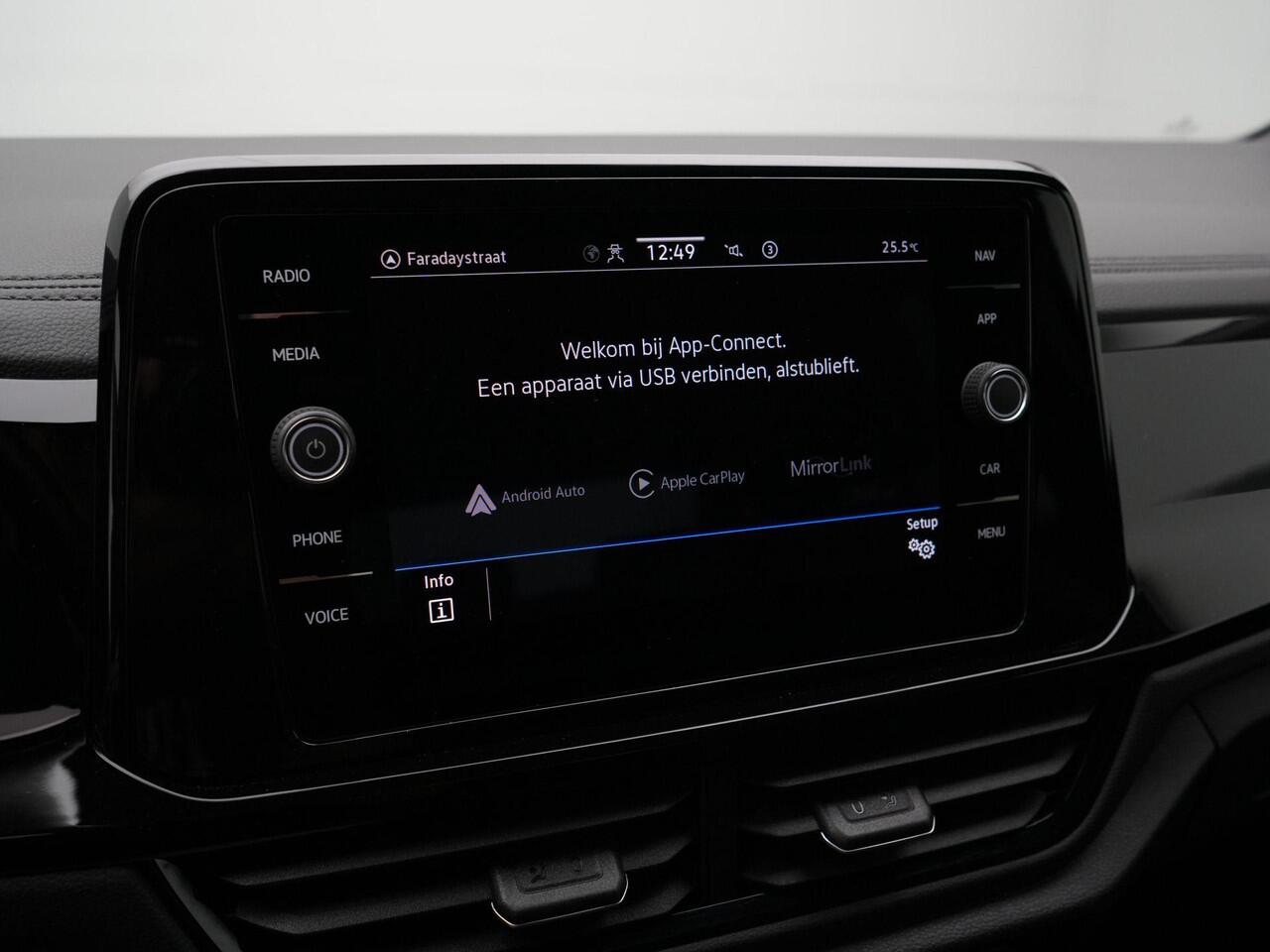 Volkswagen T-Roc 1.5 TSI 150 pk DSG Style | Achteruitrijcamera | Stoelverwarming | Navigatie | Adaptive Cruise