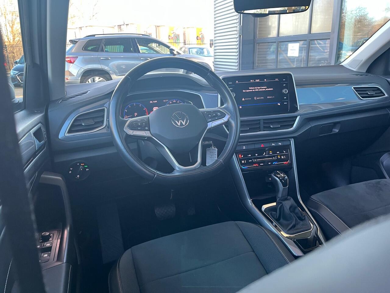 Volkswagen T-Roc 1.5 TSI 150PK DSG Style / Panorama dak / IQ Led / Virtual cockpit pro / App-connect / Stoelverwarming voorzijde / 17'' LMV