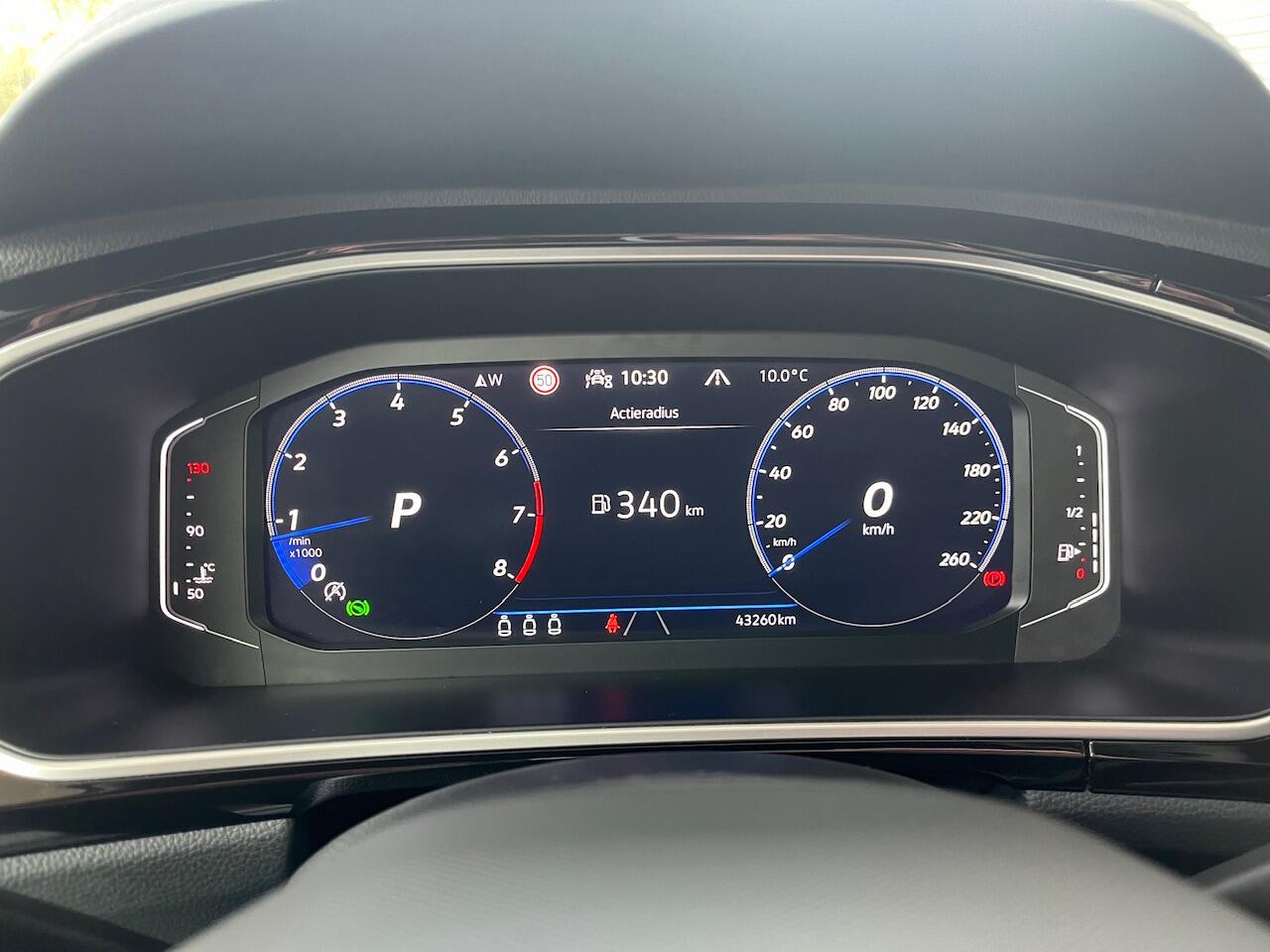 Volkswagen T-Roc 1.5 TSI DSG R-Line / IQ Led / Digitaal dashboard pro / Stand kachel / 19'' LMV