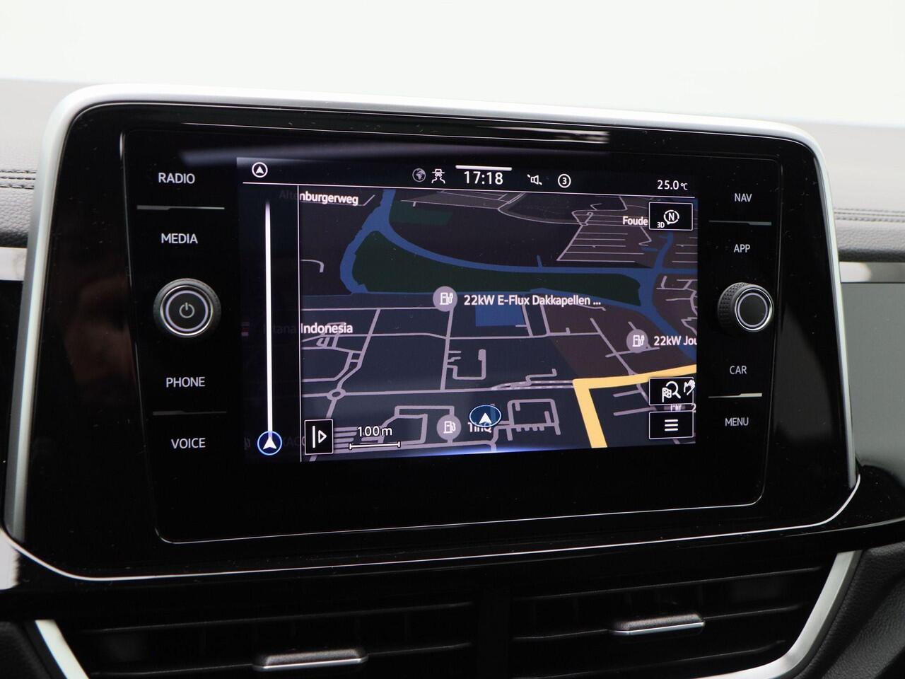 Volkswagen T-Roc 1.5 TSi 150 Pk Automaat R-Line Business | Adaptive Cruise | CarPlay | Navigatie | Bluetooth | Navigatie | Panoramadak | Achteruitrijcamera | 18 Inch | 29.981 Km!!