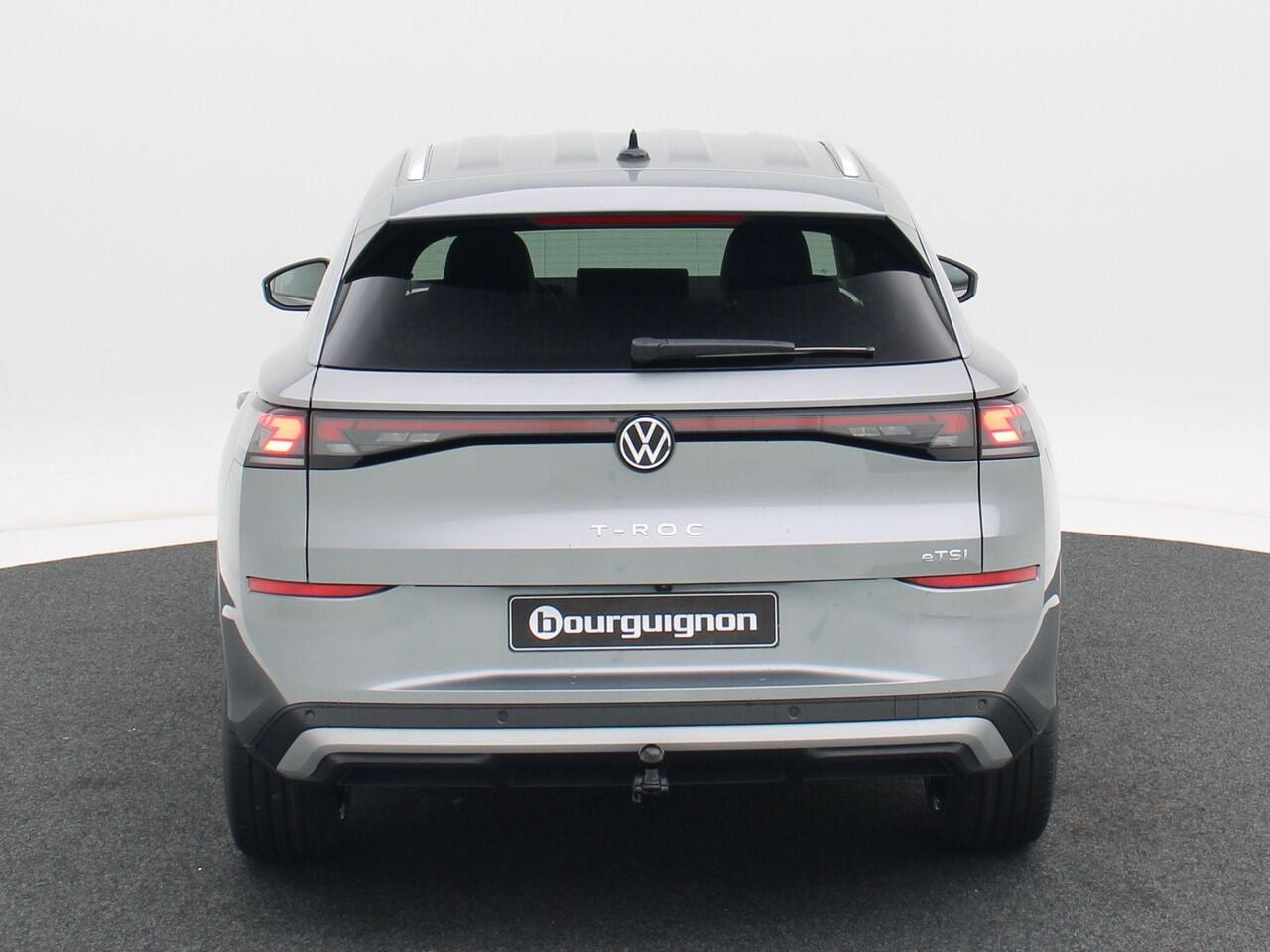 Volkswagen T-Roc Style First Edition 1.5 eTSI 150 PK | Trekhaak | Stoel & Stuurverwarming | Elektrische Achterklep | Camera |