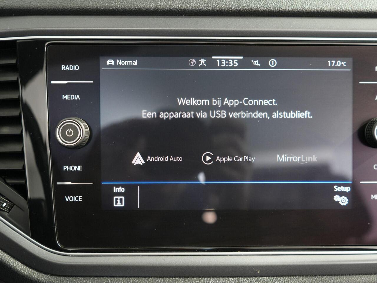 Volkswagen T-Roc Cabrio 1.5 TSI R-Line | Facelift | Trekhaak | Camera | Carplay |