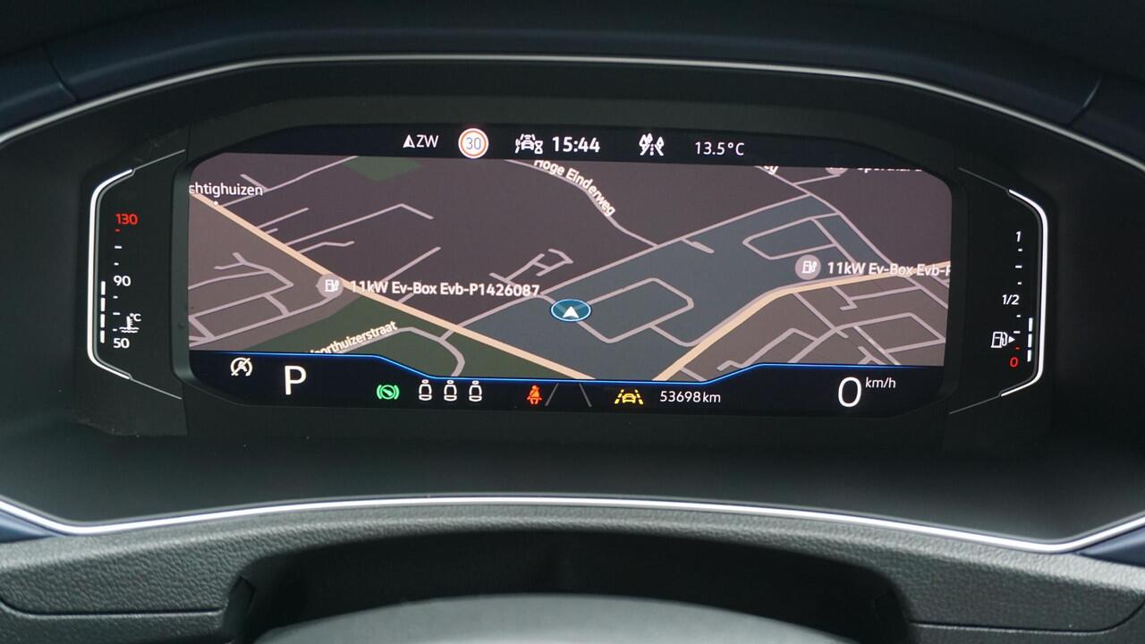 Volkswagen T-Roc 1.5 TSI 150pk DSG United Virtual Cockpit Trekhaak LED 18inch LM Adaptive Cruise *Zeer Nette T-Roc* 53698km!