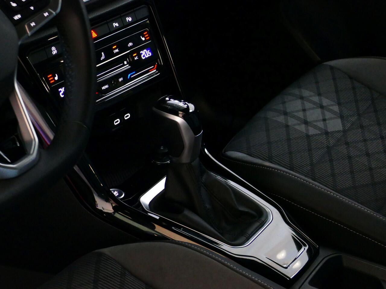 Volkswagen T-Roc ?NIEUWE AUTO? 1.5 TSI 150PK R-LINE EVO IQ LIGHT ALCANTARA ELEK.KLEP CARPLAY STOEL/STUUR VERW. 18"LMV VIR.COCKPIT RLINE R LINE ?Top Auto's Wijchen , 30 Jaar Specialist in Volkswagen : Alle Type's : R-Line Edition / Style / First Edition / Highline / Life 