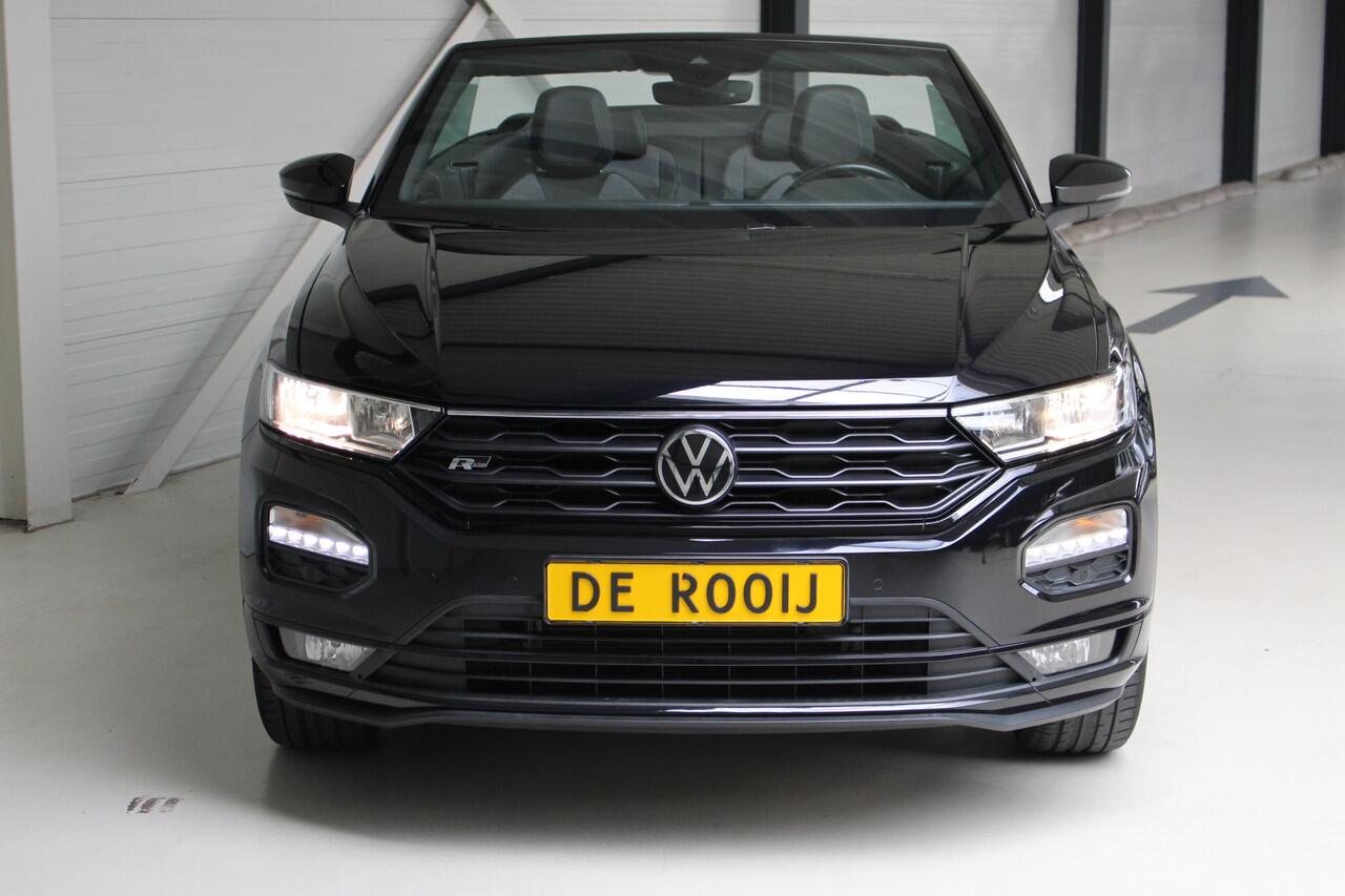 Volkswagen T-Roc Cabrio 1.5 TSI R-Line Blackstyle Navigatie | Camera | Trekhaak | 18" Grange Hill Zwart
