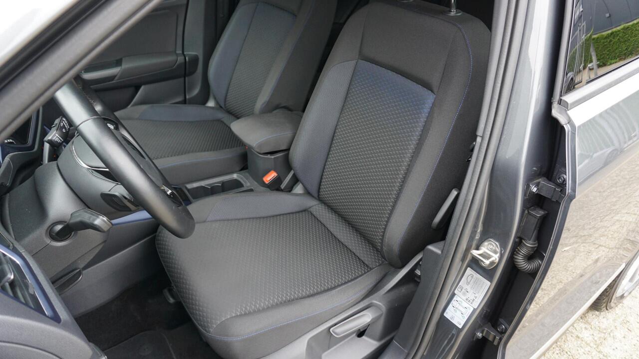 Volkswagen T-Roc 1.5 TSI 150pk DSG United Virtual Cockpit Trekhaak LED 18inch LM Adaptive Cruise *Zeer Nette T-Roc* 53698km!