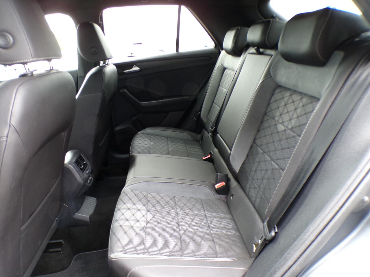 Volkswagen T-Roc 1.0 TSI R-Line, Carplay + Android Auto / Sensoren + Camera / Adaptive Cruise / Full LED. / Climate Control / 17'' LMV