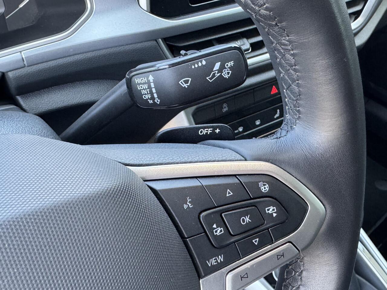 Volkswagen T-Roc Cabrio 1.5 TSI, Stuurverwarming, Trekh, ACC, DAB-tuner, windscherm, Face Lift model. . Een proefrit levert het bewijs. Neem contact op en we maken een afspraak!