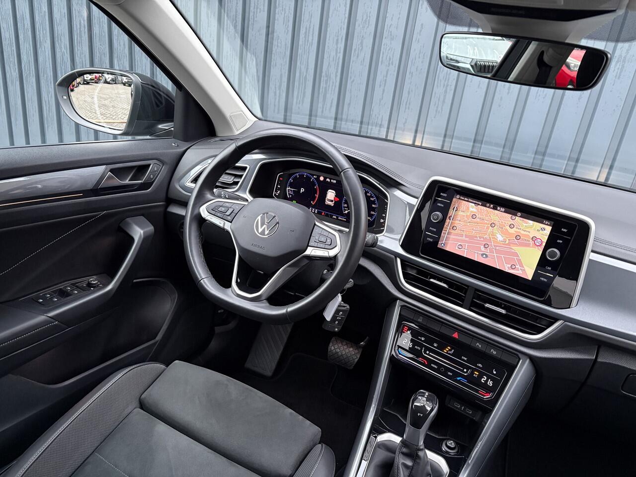 Volkswagen T-Roc 1.5 TSI Life Edition | IQ Light | Trekhaak afnb. | Navi | Stoelverw. | Prijs Rijklaar!!