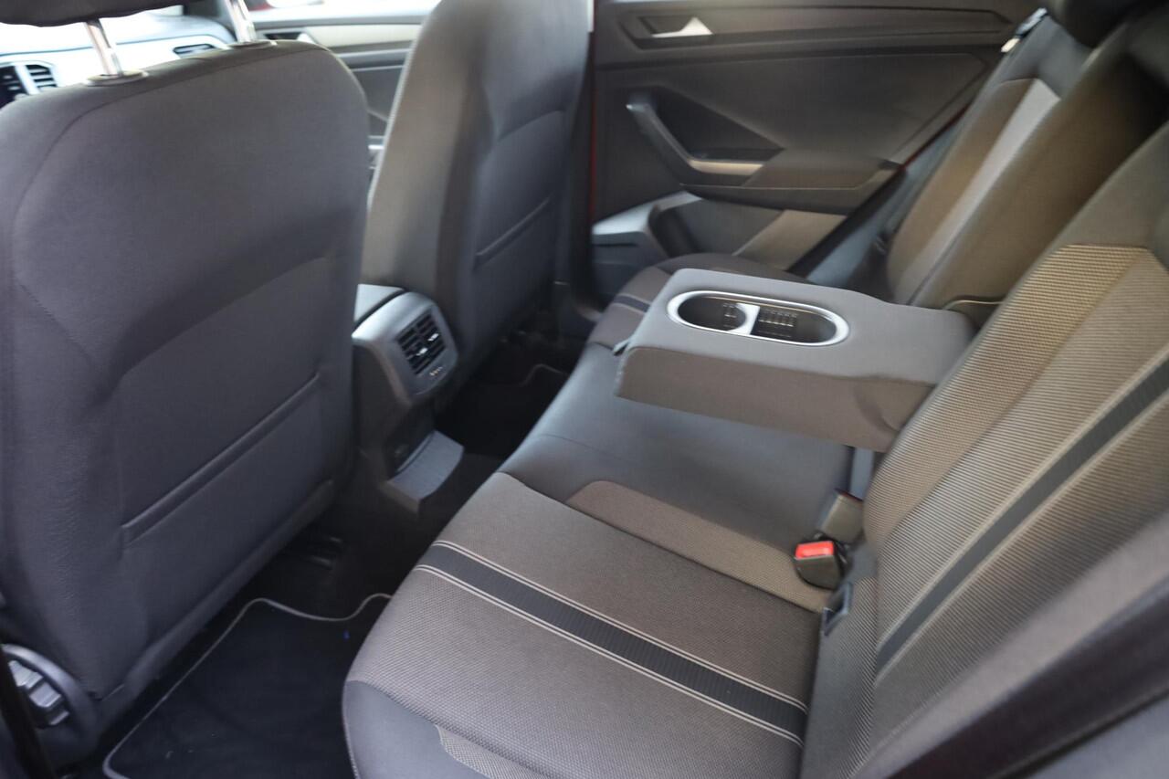 Volkswagen T-Roc 1.0 TSI Style Business CARPLAY ACC STOELVERW. LANE-ASSIST 2xPDC LMV ENZ.