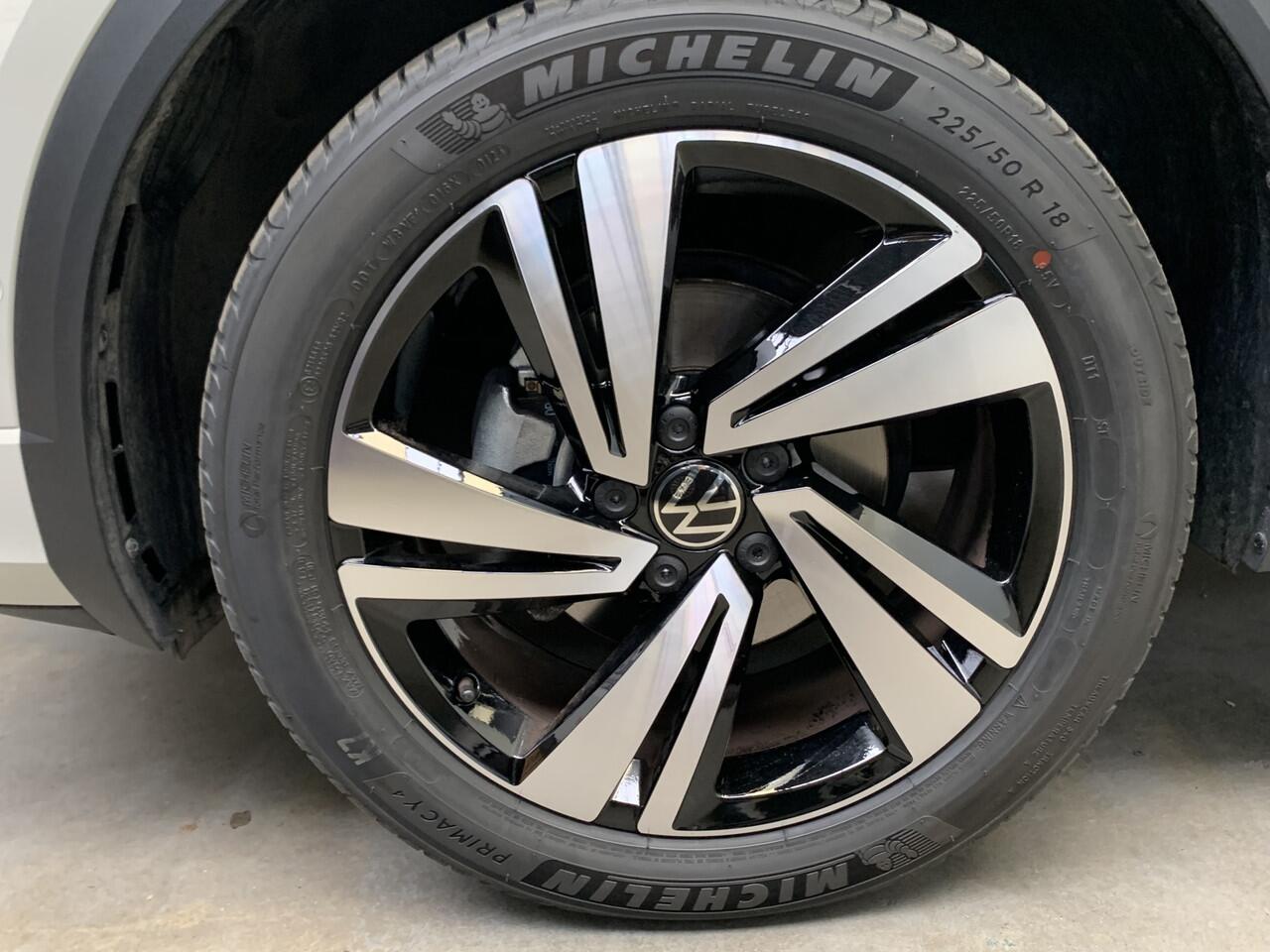 Volkswagen T-Roc 1.5 TSI R-Line 150PK IQ LIGHT-CAMERA-NAVI-ADAPT.CRUISE-LANE ASSIST-PDC-LMV-ECC