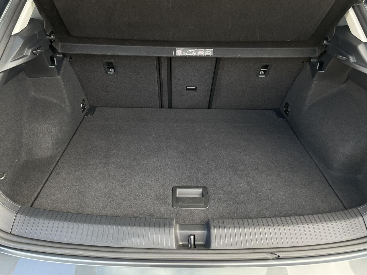 Volkswagen T-Roc 1.5 TSI Sport LED | Trekhaak | Carplay | Camera | Virtual Cockpit | PDC