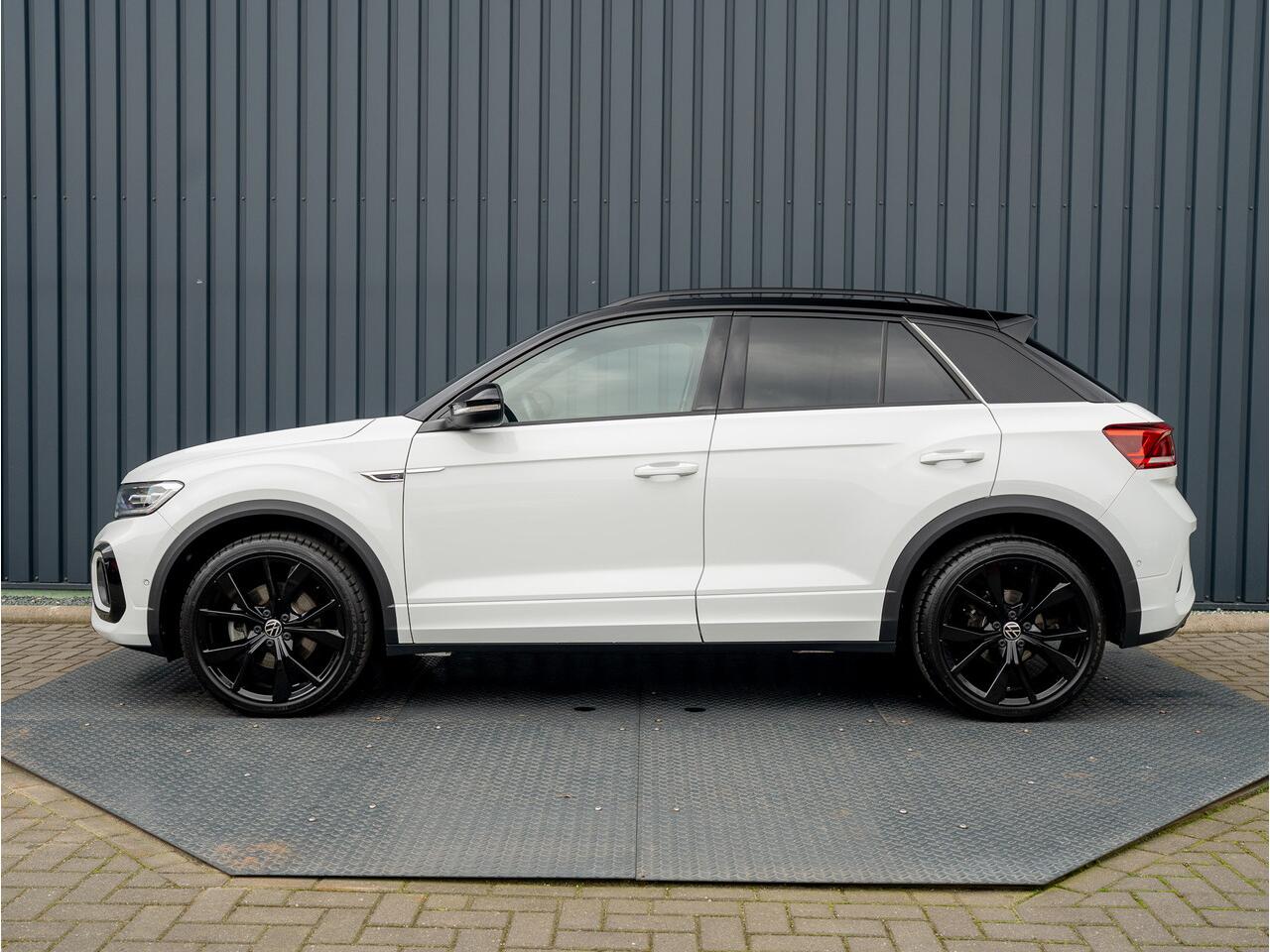Volkswagen T-Roc 1.5 TSI 150Pk R-Line Business | Black Style | Keyless | IQ Light | 19'' | Trekhaak afnb. | Camera | Side Assist | Prijs Rijklaar!!