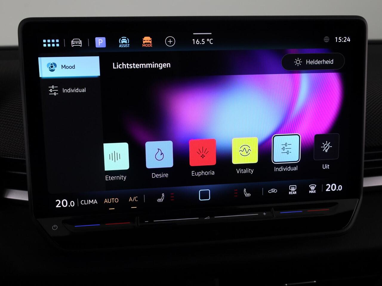 Volkswagen T-Roc R-Line First Edition 1.5 eTSI 110 kW / 150 PK SUV | Interieur Pakket leder 'Varenna' | Black Style Pakket | Panoramaschuif-kanteldak | Trekhaak | Koplampverlichting matrix-led (IQ.LIGHT) | Assistance Pakket | Elek. achterklep