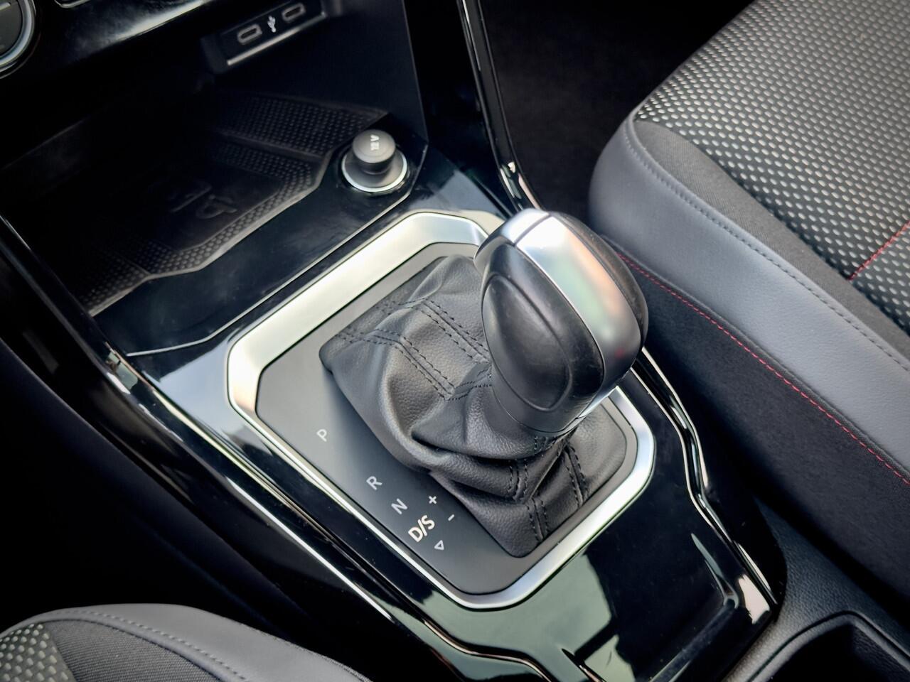 Volkswagen T-Roc 1.5 TSI BLACK-EDITION ACTIE! BETAAL NU 50% 15950 DE REST IN 2JR RENTEVRIJ FINANCIEREN