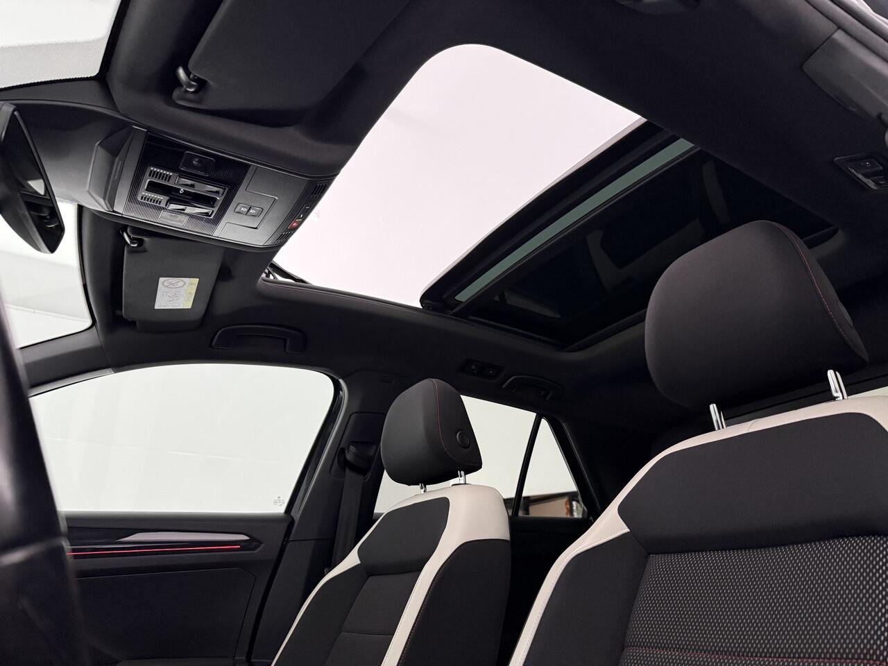 Volkswagen T-Roc 1.5 TSI 150PK R-Line | Pano | Sfeerverl. | Virtual | Carplay | LED | Adaptive Cruise | Parkeersens. | NAP