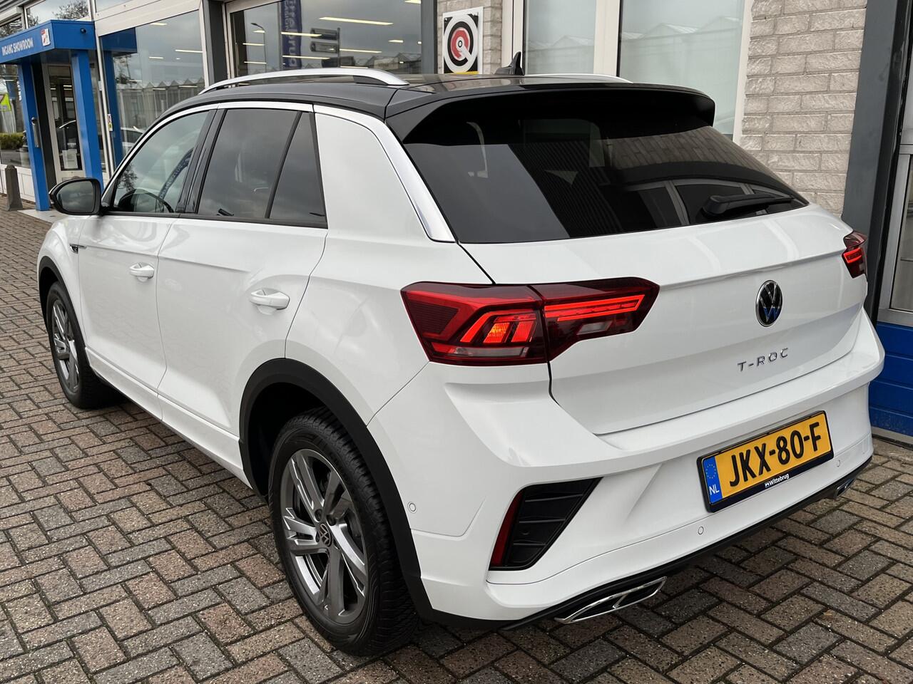 Volkswagen T-Roc 1.5 TSI R-Line / AUTOMAAT/ FABRIEKSGARANTIE T/M 2-2027/ TREKHAAK/ ALCANTARA/ ADAPT. CRUISE/ APP-CONNECT/ NAVI/ MATRIX/ RIJ-MODI/ PARK. SENSOREN + CAMERA/ STOEL VERWARM.