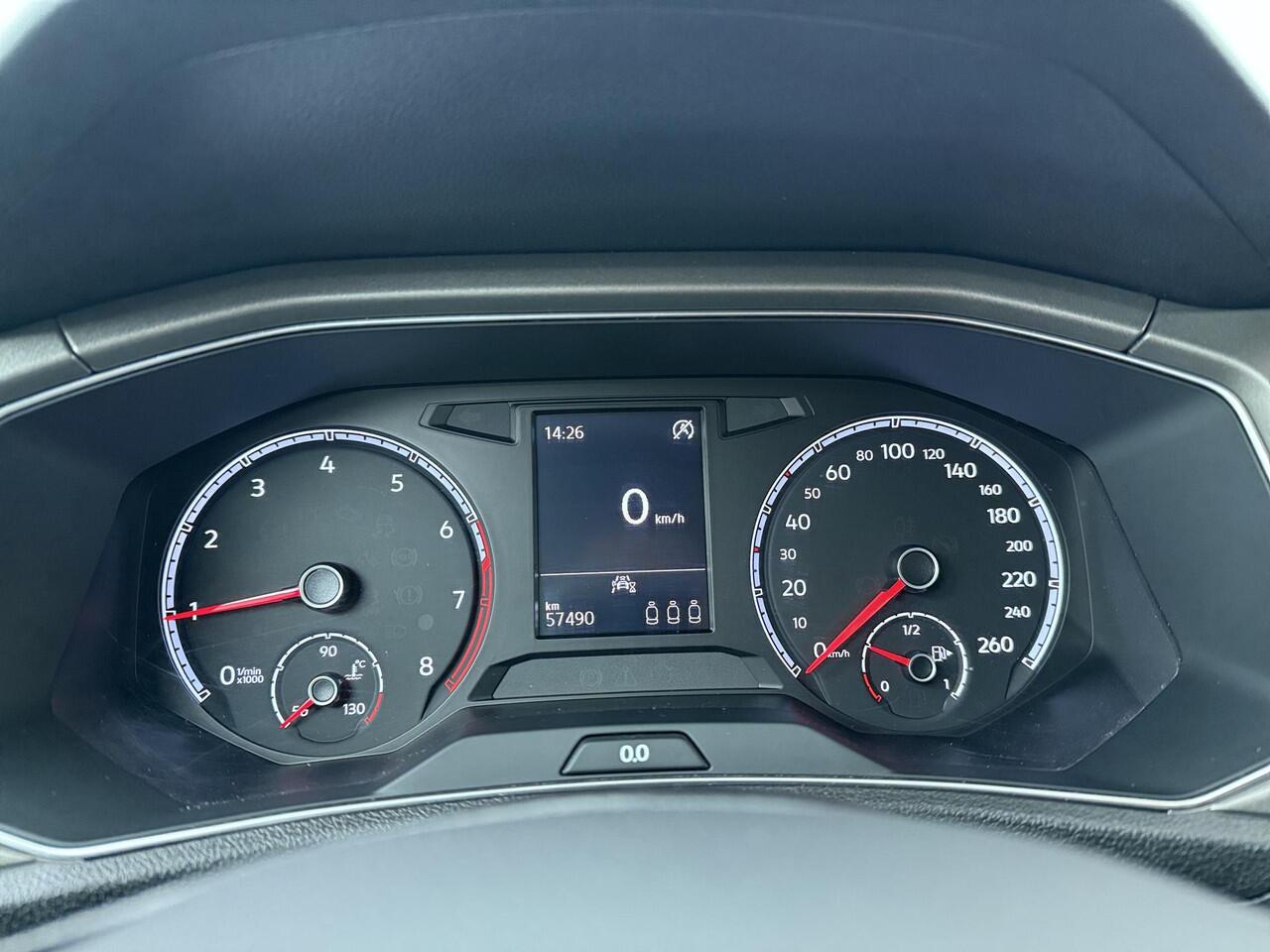 Volkswagen T-Roc 1.0 TSI Style | 110 PK | Adaptive cruise control | Parkeersensoren | Apple Carplay/Android Auto |