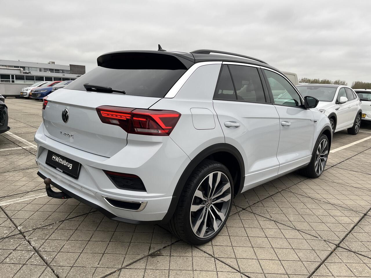 Volkswagen T-Roc 1.5 TSI 150pk DSG R-Line / Trekhaak Afneembaar / R-Line in-en exterieur 19" LMV / Virtual Cockpit / Zwart Dak / App connect / Navi