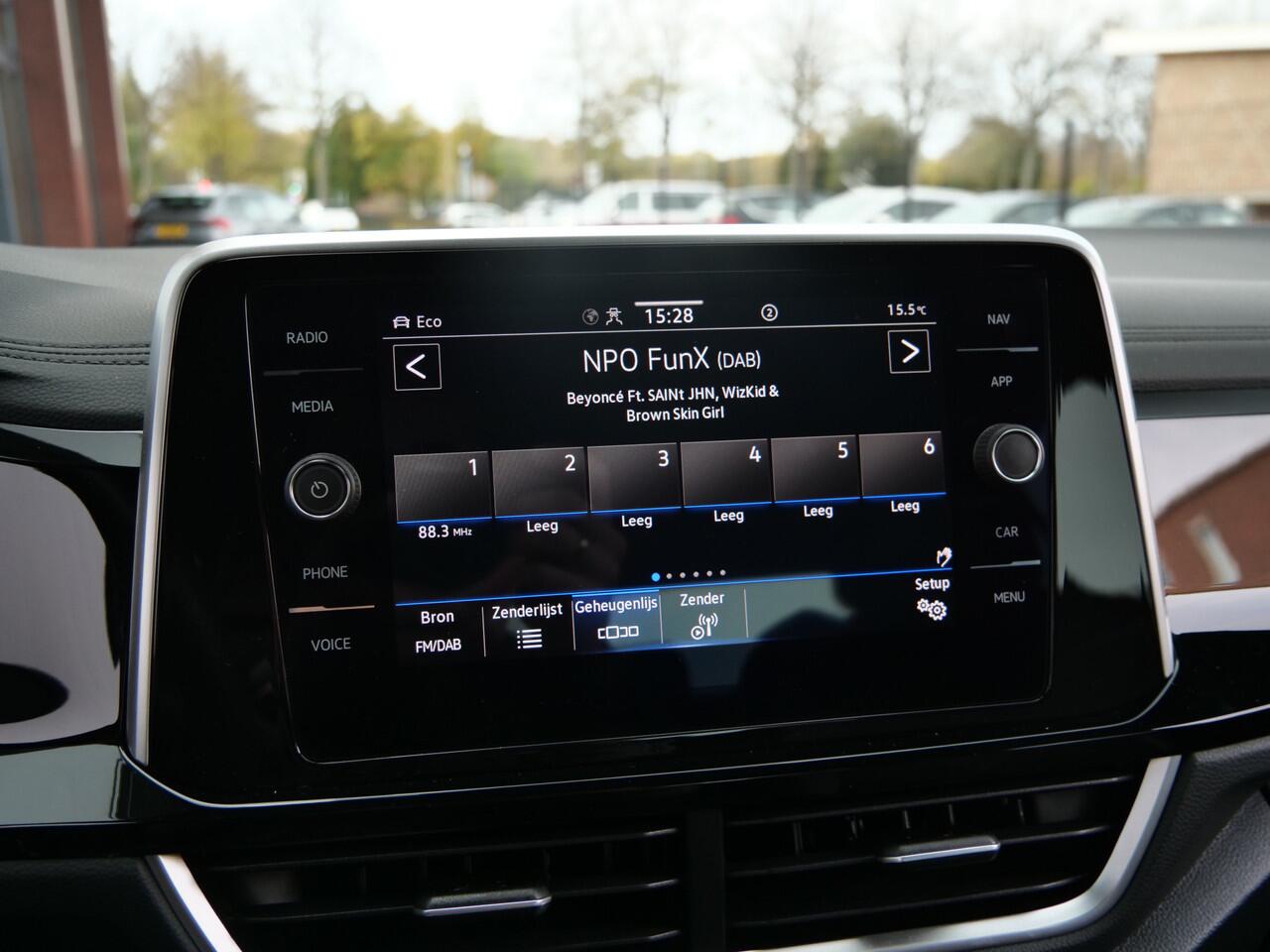 Volkswagen T-Roc 1.5 TSI R-Line Edition 150 Pk Automaat DAB / Apple Carplay / Keyless / Camera