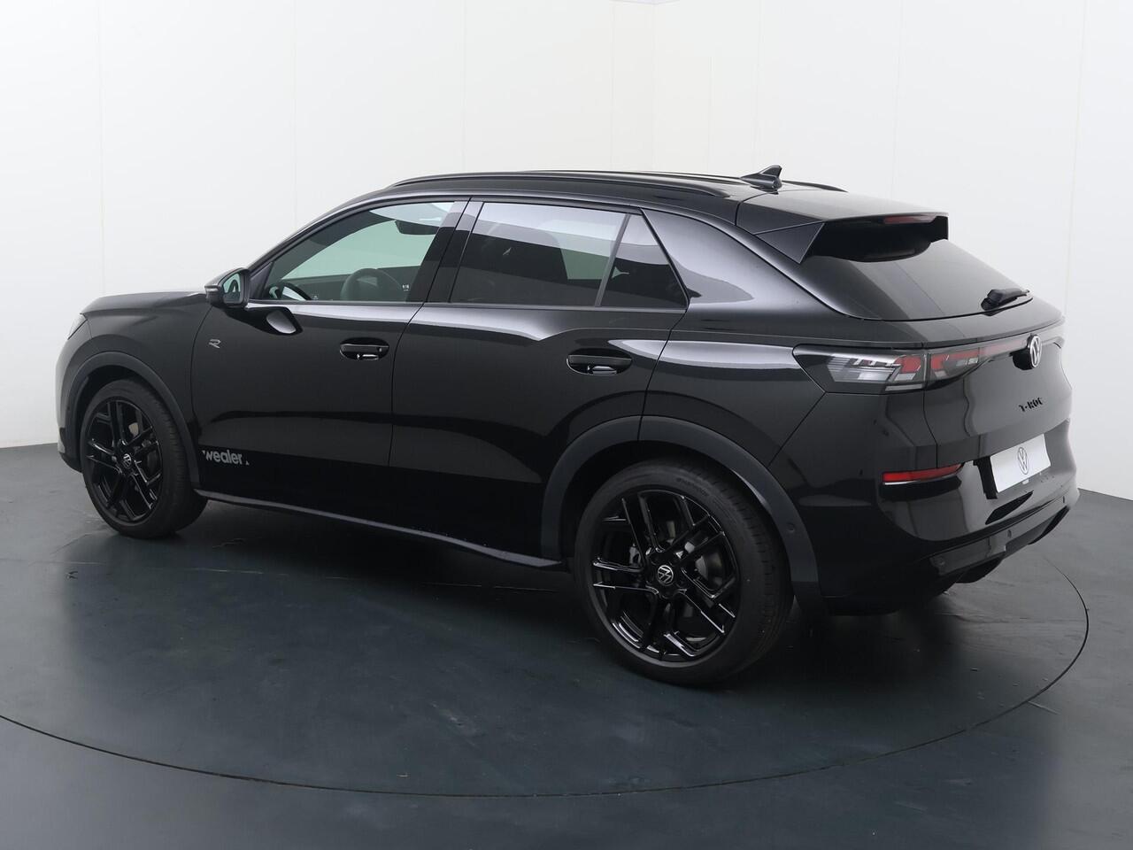 Volkswagen T-Roc 1.5 eTsi 150pk DSG R-Line First Edition | Elektr. achterklep | Black Style | LED Matrix | Navigatie | Area View | Head-up display |
