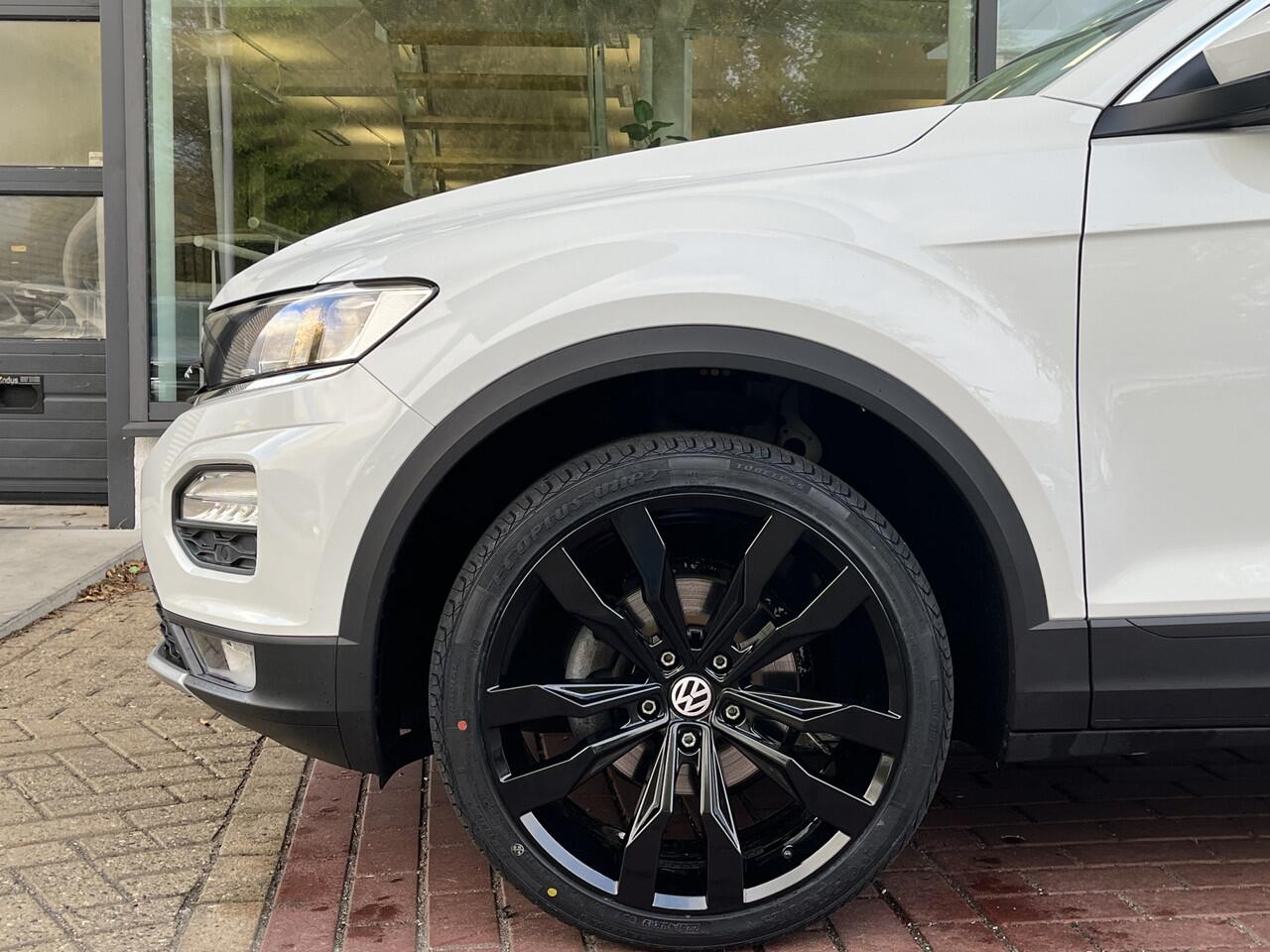 Volkswagen T-Roc 1.5 TSI Style Business / 150PK / Elect. Achterklep / 18 Inch / Trekhaak / Navigatie / Apple Carplay / PDC / Adaptive Cruise