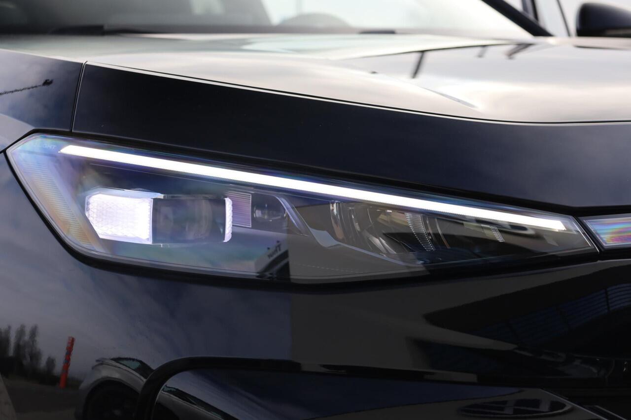 Volkswagen T-Roc 1.5 eTsi R-Line First Edition 150PK / 110kW LED Matrix IQ.Light, 360° rondomzichtcamera, panoramisch schuif- kanteldak, elektr. bedienbaar, verwarmbare voorstoelen + achterbank, high end audio 'Harman Kadon', dodehoekdetectie (Side Assist), head-up displa