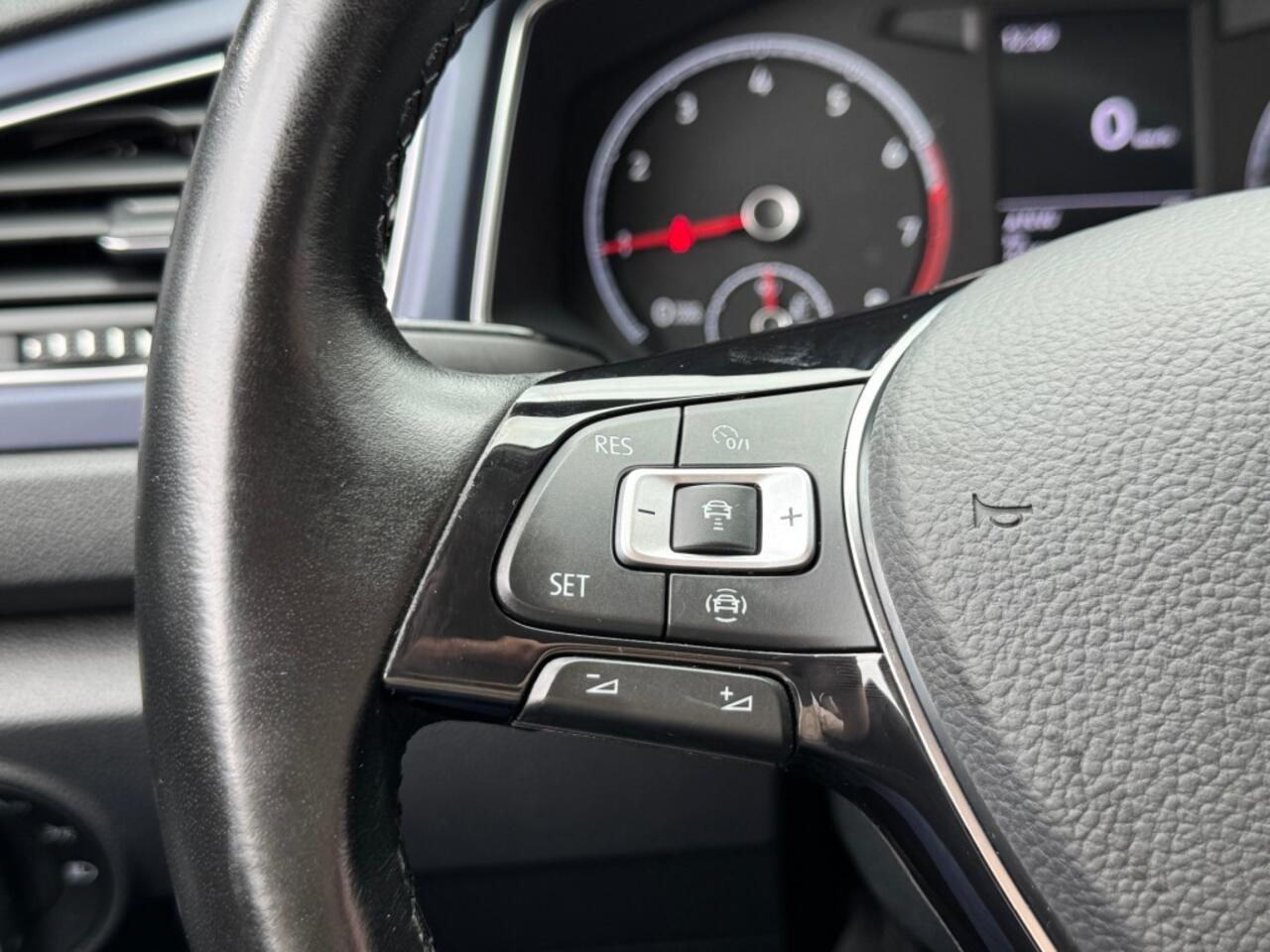 Volkswagen T-Roc 1.0 TSI UNITED 110PK LED NAVI CARPLAY AIRCO LMV PDC