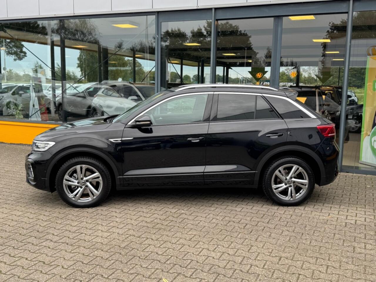 Volkswagen T-Roc 1.5 TSI 150 pk DSG R Line - Navi - camera - stoelverw - trekhaak