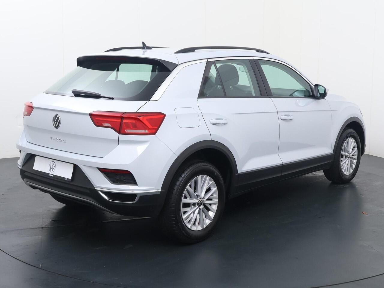 Volkswagen T-Roc 1.0 TSI Style | 110 PK | Achteruitrijcamera | Navigatiesysteem | Adaptive cruise control |