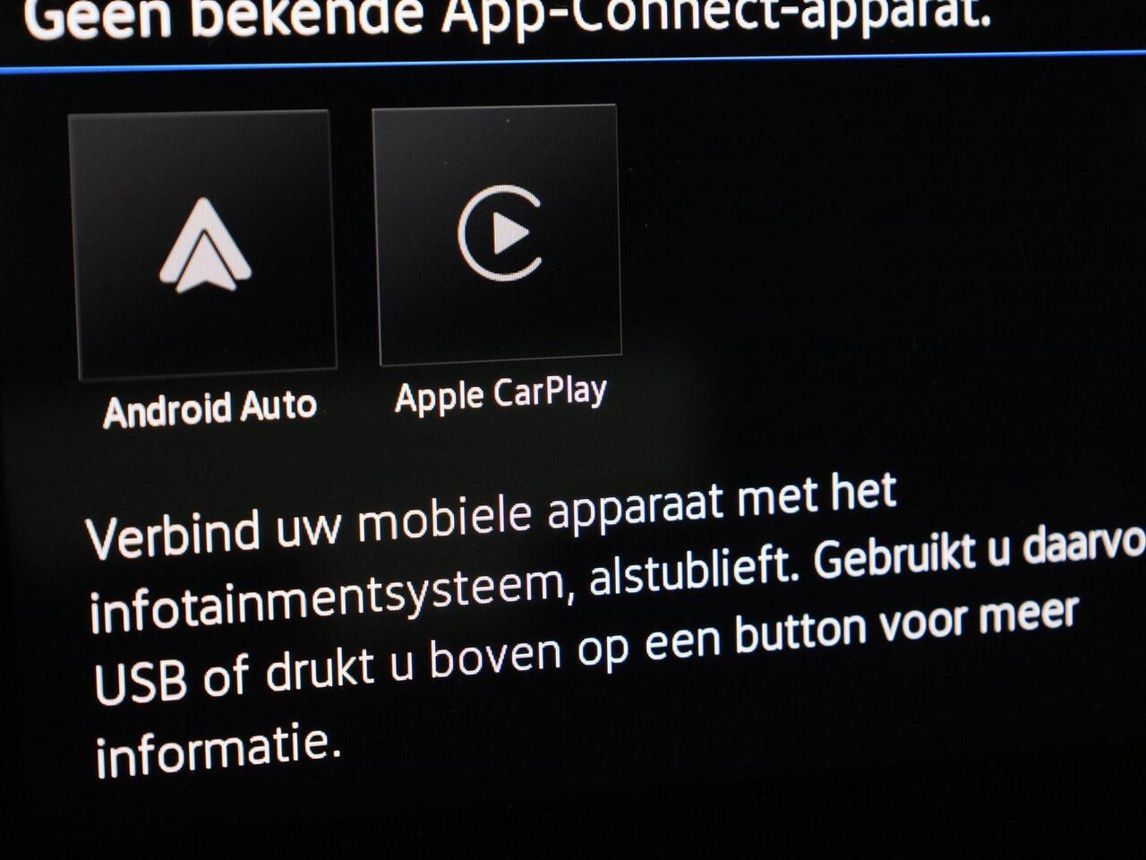 Volkswagen T-Roc 1.5TSI/150PK R-Line DSG · Navigatie · Apple/Android Car Play · Camera + Parkeersensoren · Trekhaak · Garantie tot februari 2027