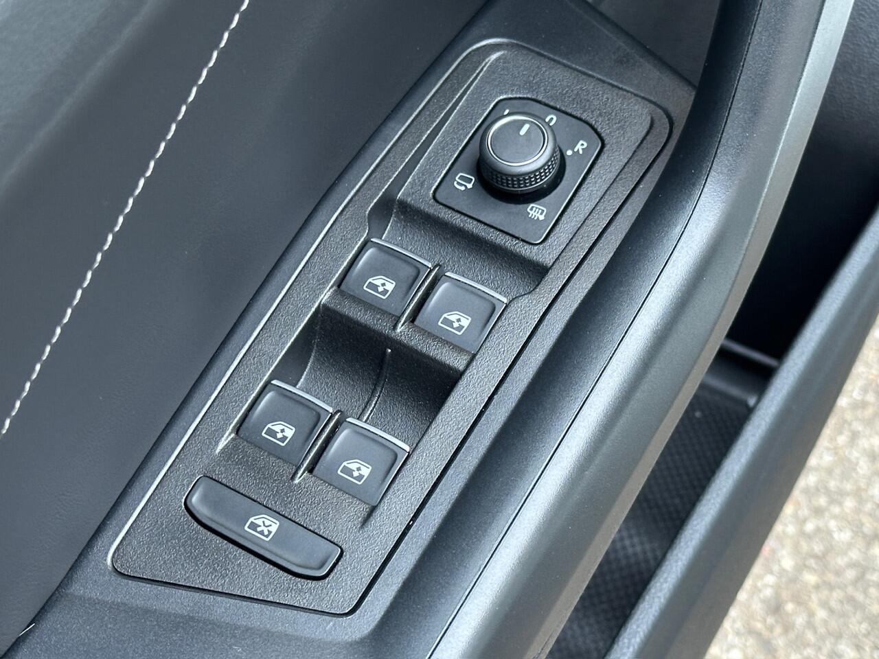 Volkswagen T-Roc 1.5 TSI 150pk DSG Style | Trekhaak | Navi | IQ light | Adapt. Cruise | Rijklaar incl. garantie