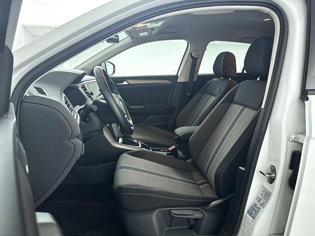 Volkswagen T-Roc 1.5 TSI Style Business | Stoelverwarming | Parkeercamera | Navigatie