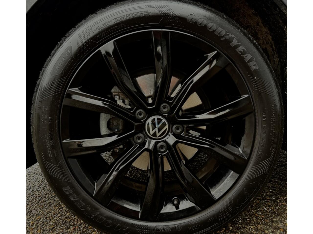 Volkswagen T-Roc 1.5 TSI R-Line Bns NAP BTW IQ light Camera