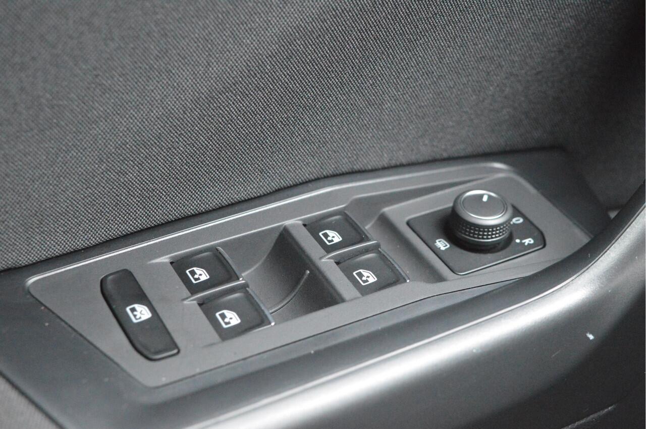 Volkswagen T-Roc 1.5 TSI Style Automaat NL-auto / Clima / Adaptieve cruise