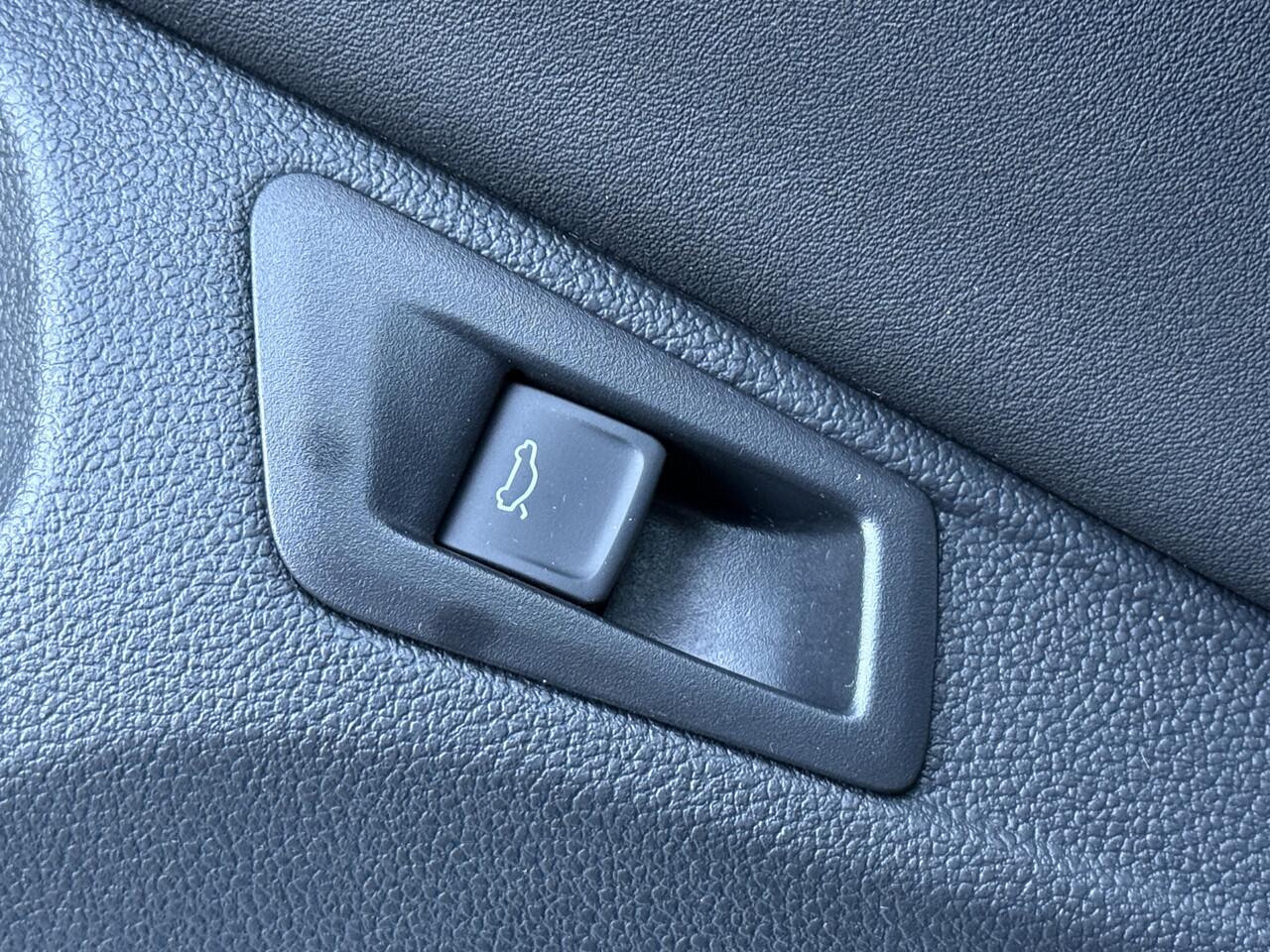 Volkswagen T-Roc 1.5 TSI Style | Camera | Apple Carplay | Trekhaak | IQ Light