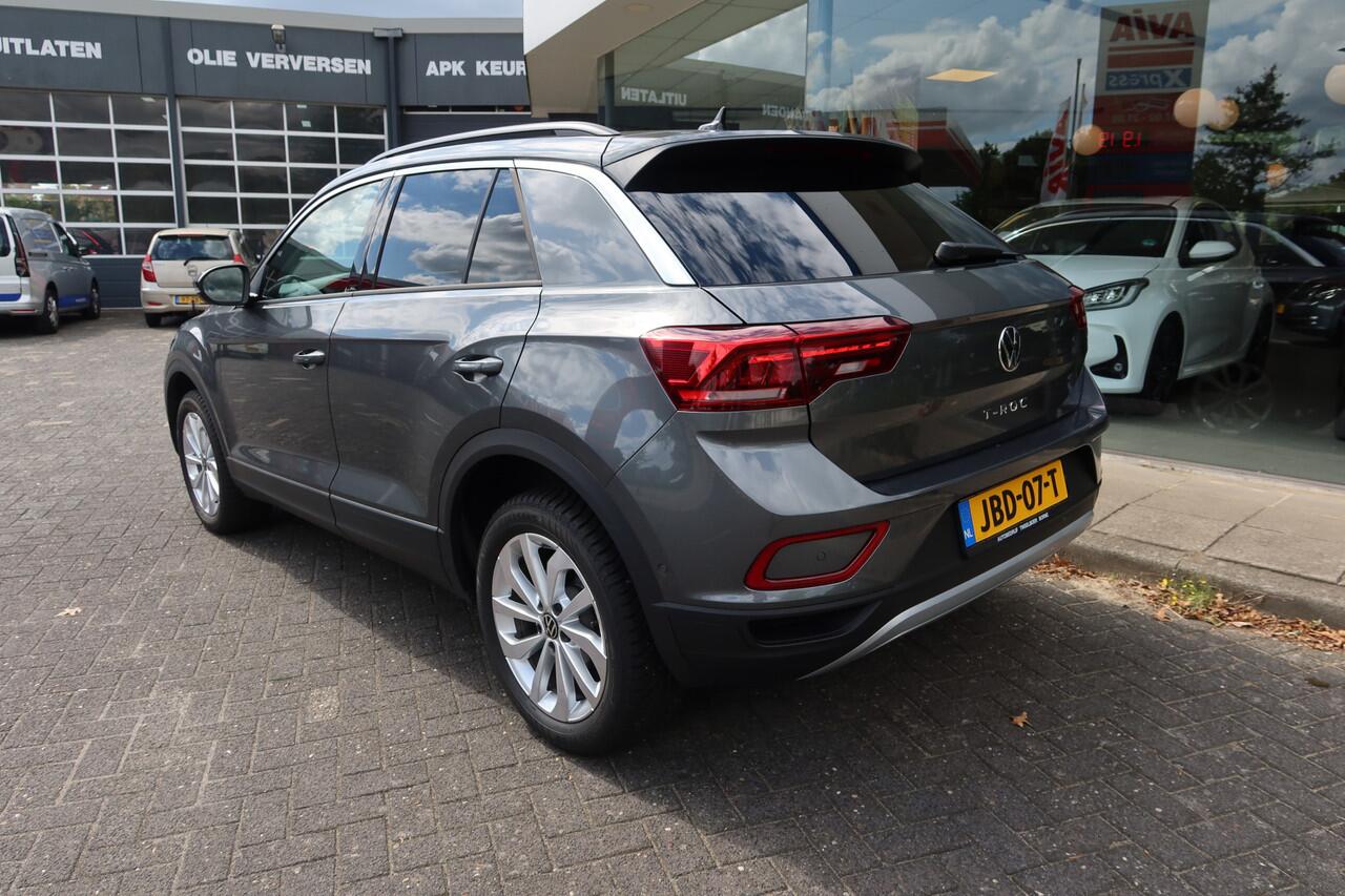 Volkswagen T-Roc 1.5 TSI 150PK AUTOMAAT Life Edition 10dkm! Navi I All-Season I